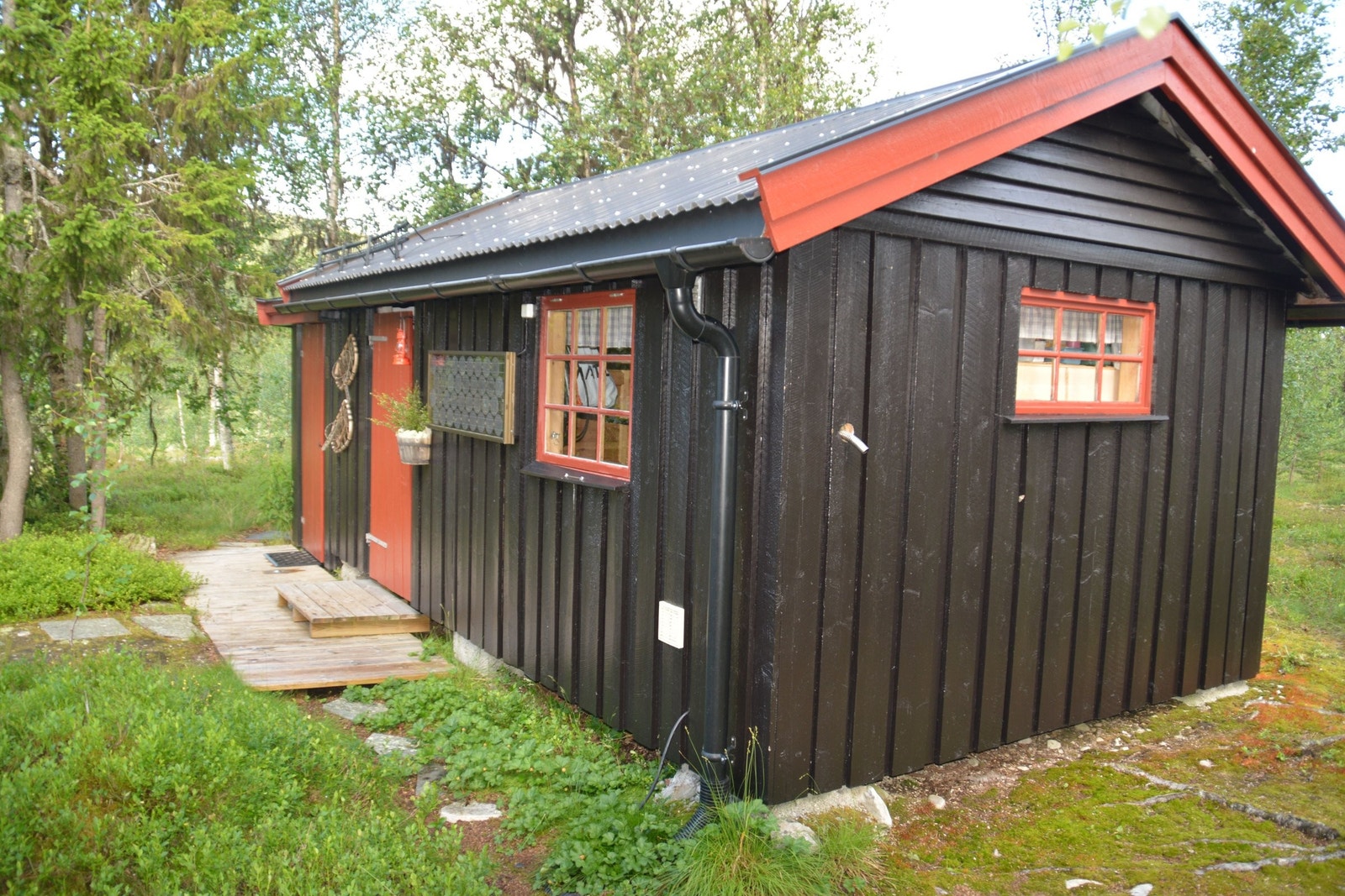 Bod og utedo. Galleribilde