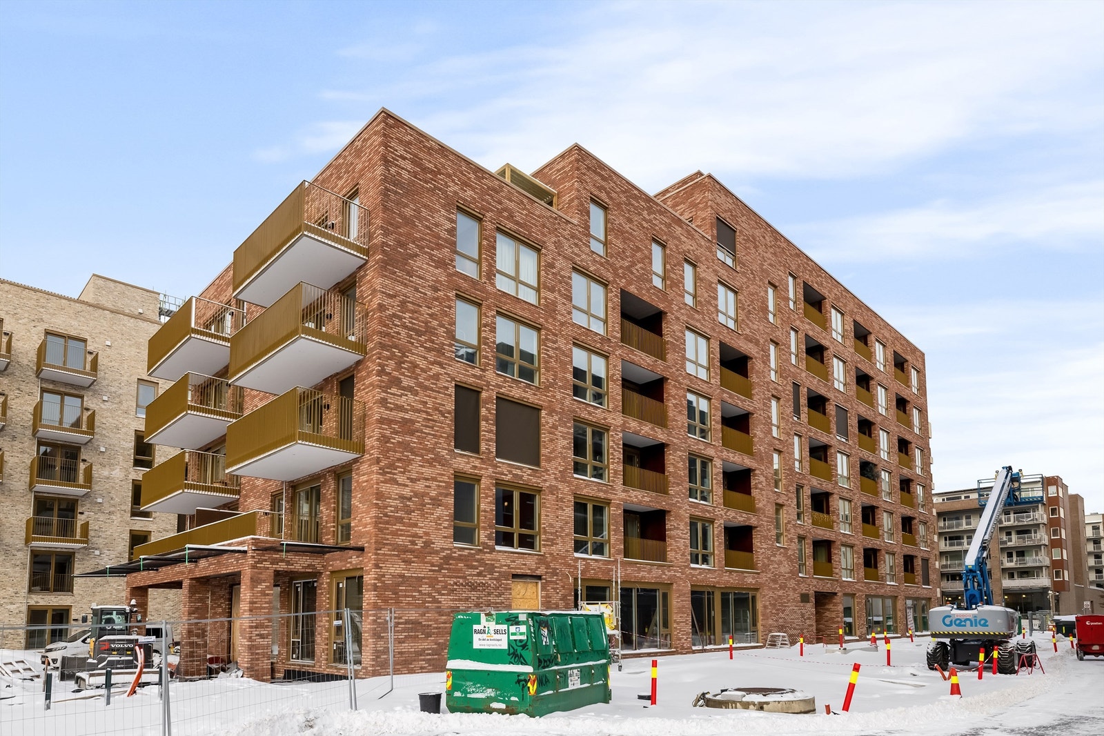 Leiligheten er en del av Borettslaget Gregers Kvartal (org.nr 929 662 180). Hele prosjektet Gregers Kvartal består av seks separate bygg (A, B, C, D, E, F) på totalt 258 boliger. Galleribilde