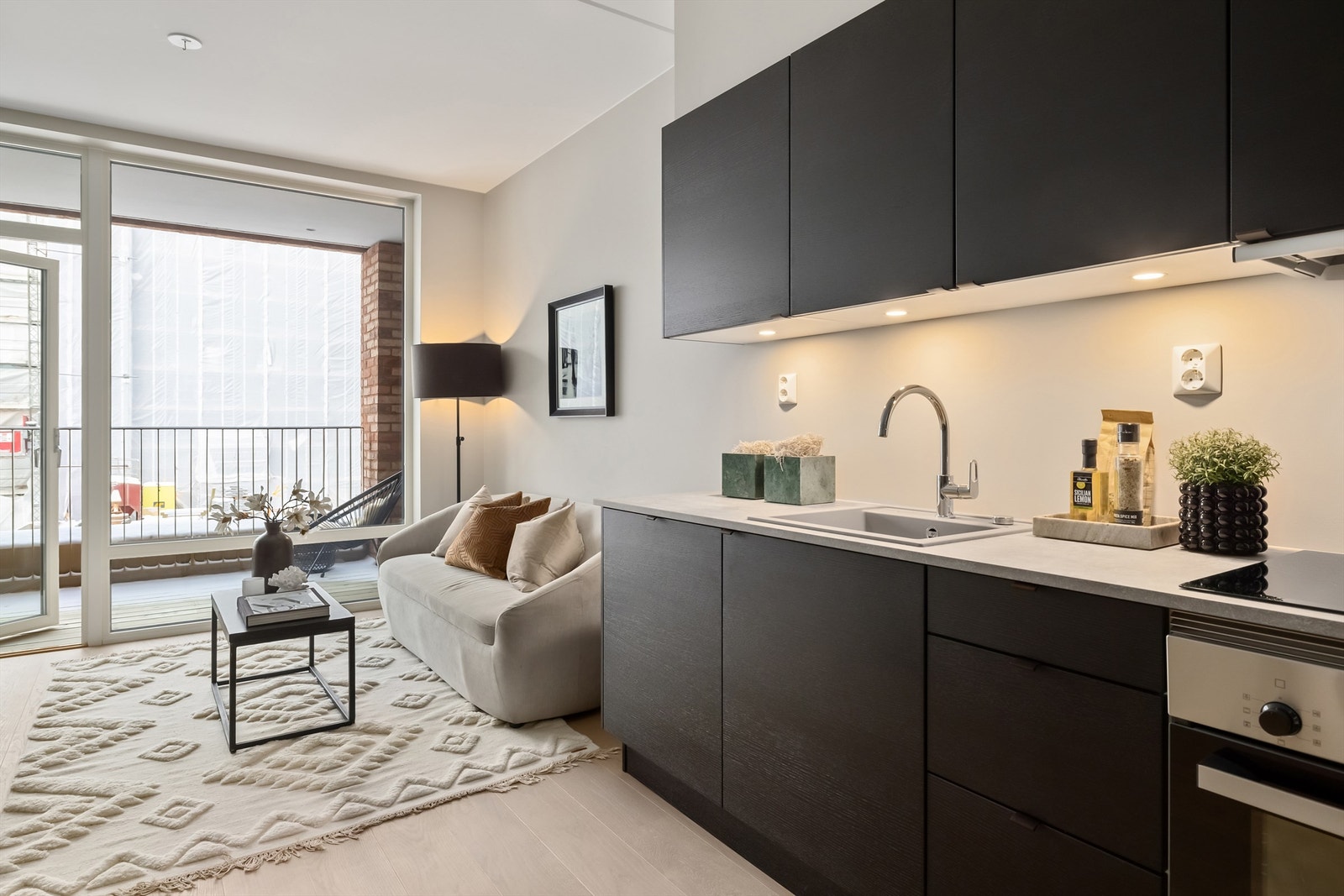 Leiligheten er oppført etter TEK 17, og er energivennlig og godt isolert (energimerke: Mørkegrønn C). Det er balansert ventilasjon med varmegjenvinning som gir et behagelig inneklima. Galleribilde