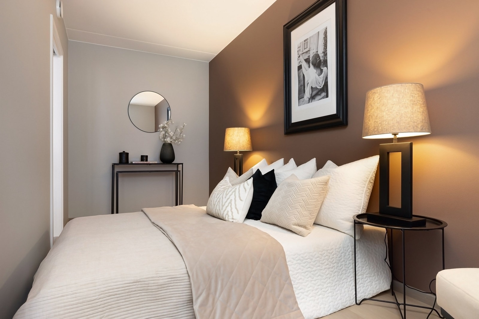 Rommet har en nisje for garderobeløsning. Galleribilde