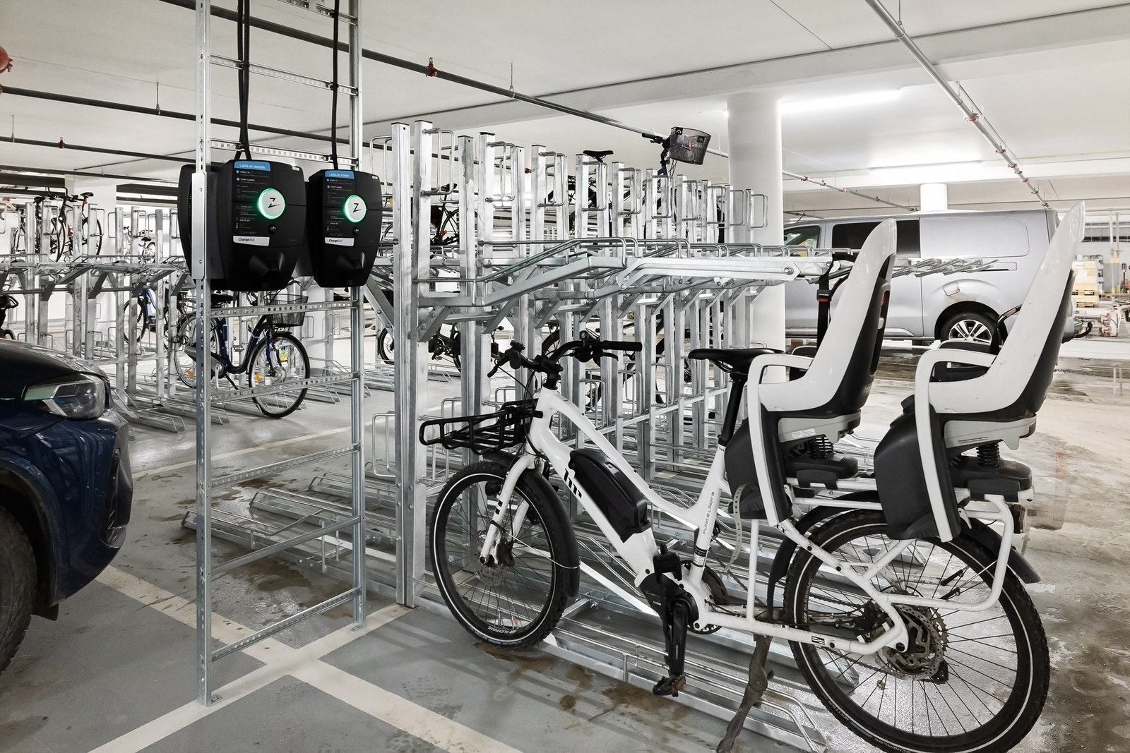 I Gregers Kvartal vil det bli god plass til sykkelparkering, både innendørs og utendørs. Det blir sykkelparkeringsplasser både for parkering av transportsykler og sykkelplasser for lading av elsykler. Galleribilde