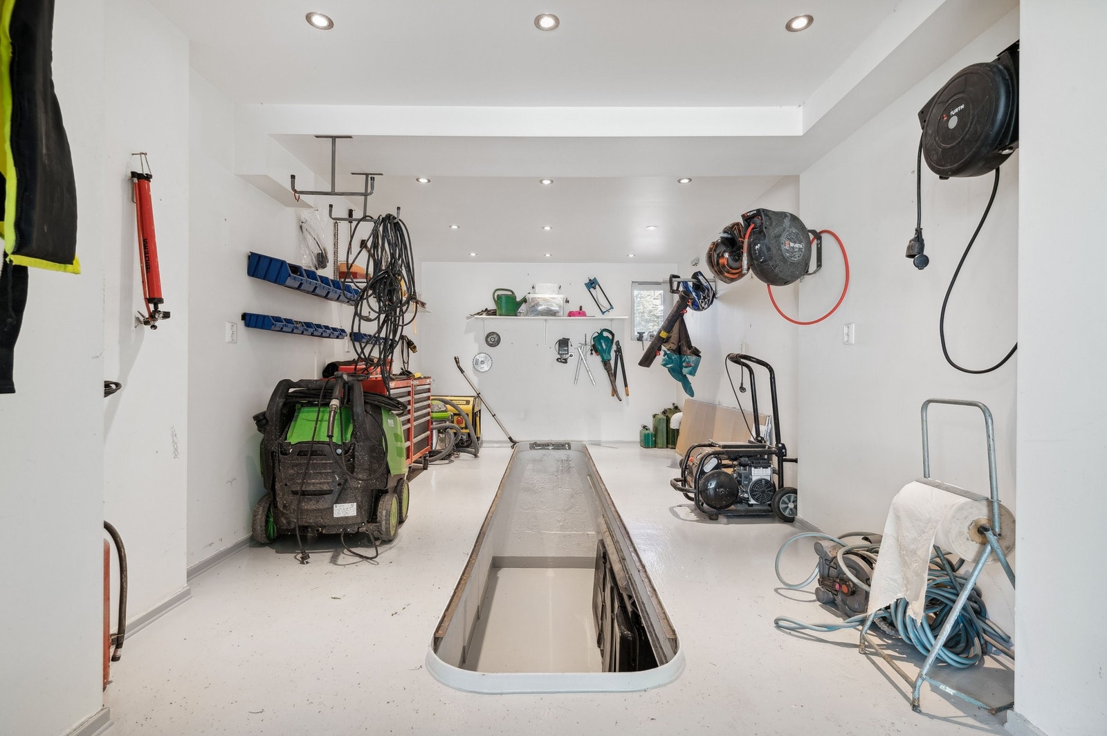 Garasje m/smøregrav Galleribilde