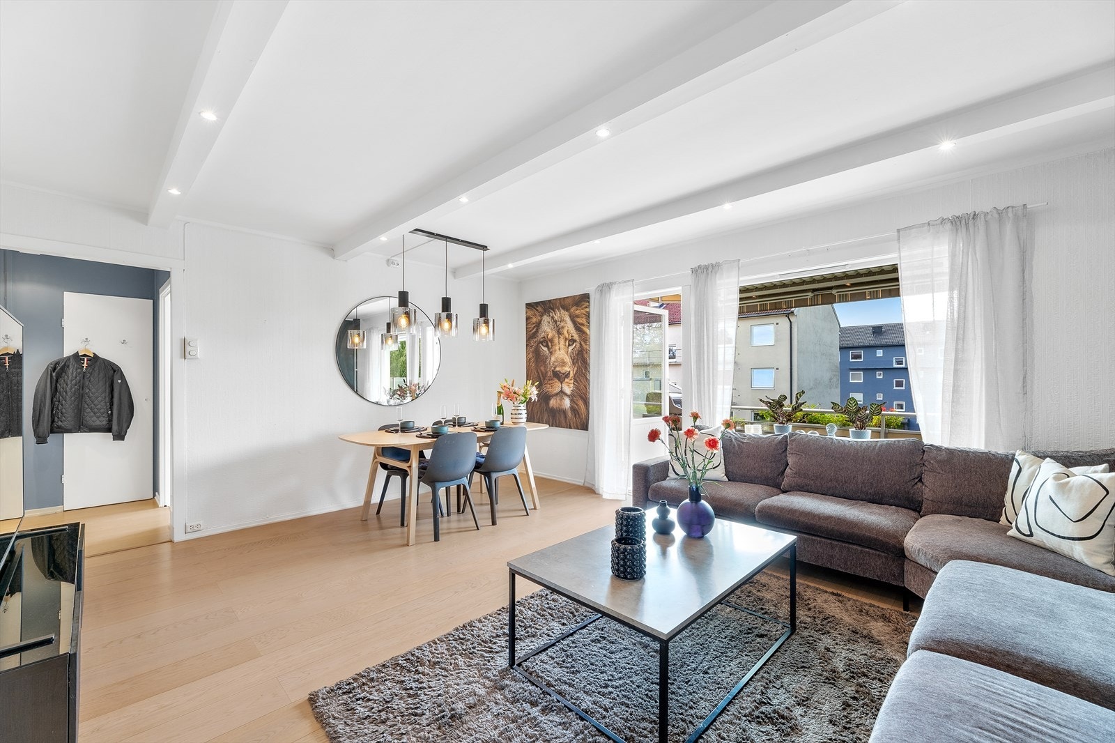 Stue/spisestue. Galleribilde