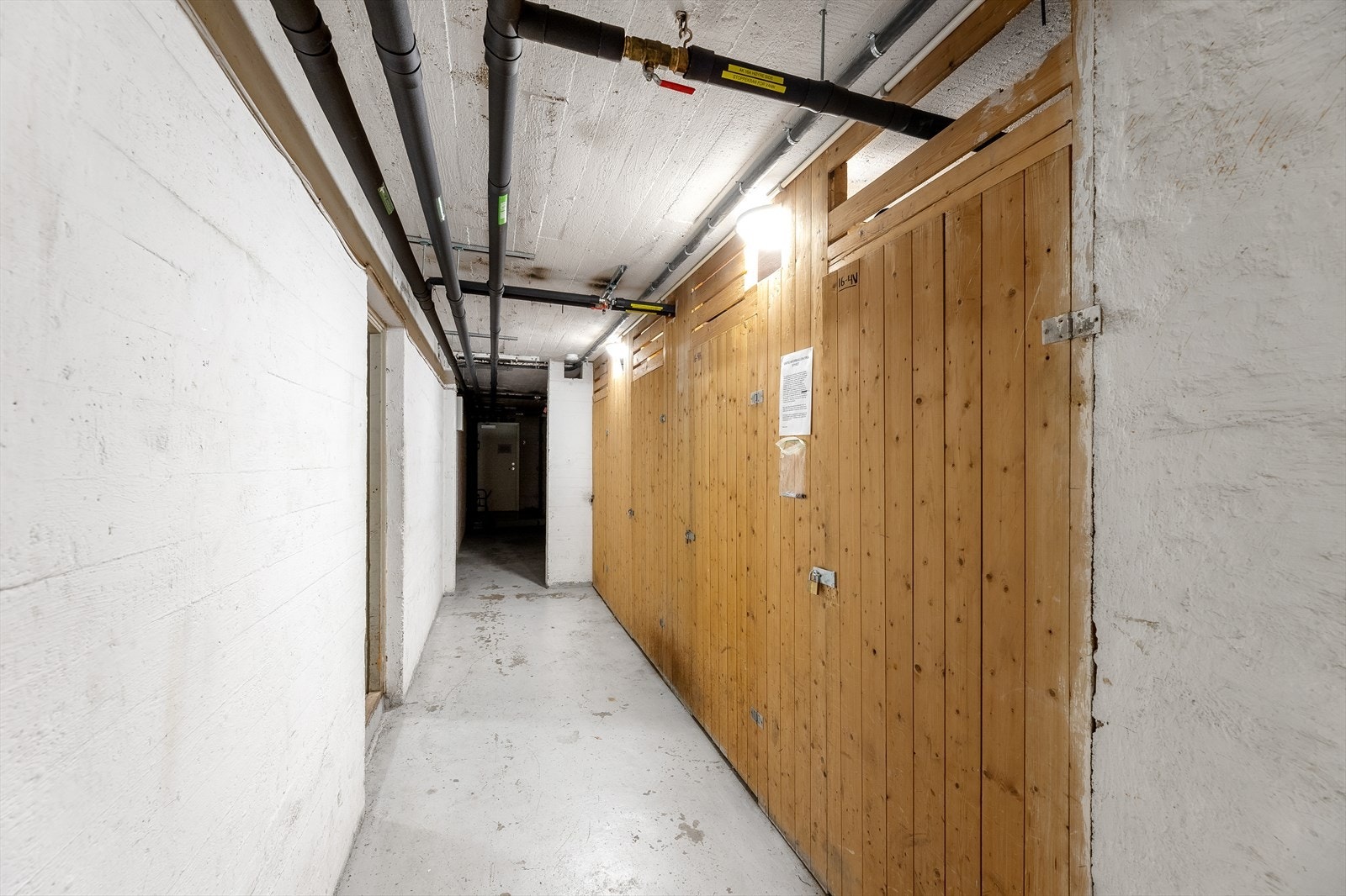 Bod i kjeller + loft og tilgang til fellesvaskeri. Galleribilde