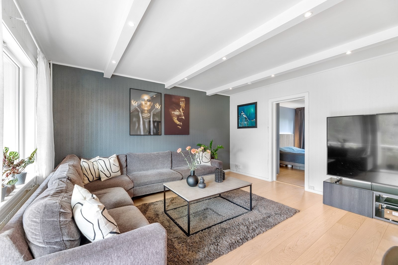 Stor stue/spisestue. Galleribilde