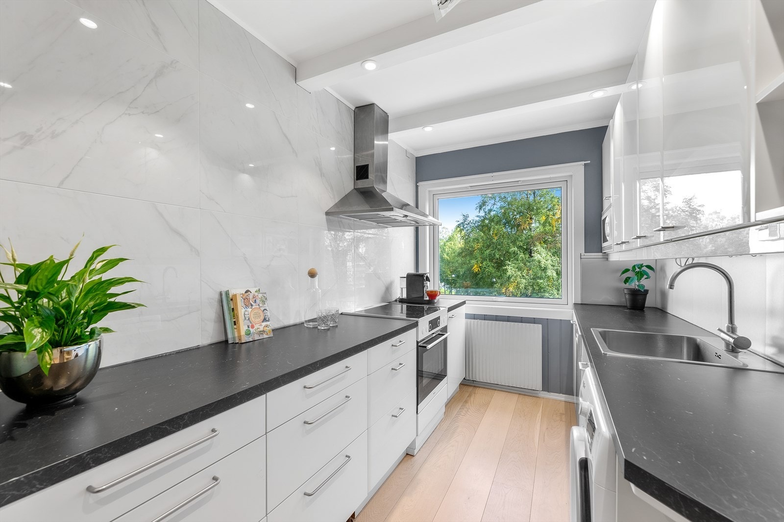 Kjøkkenet er både pent og praktisk innredet. Galleribilde