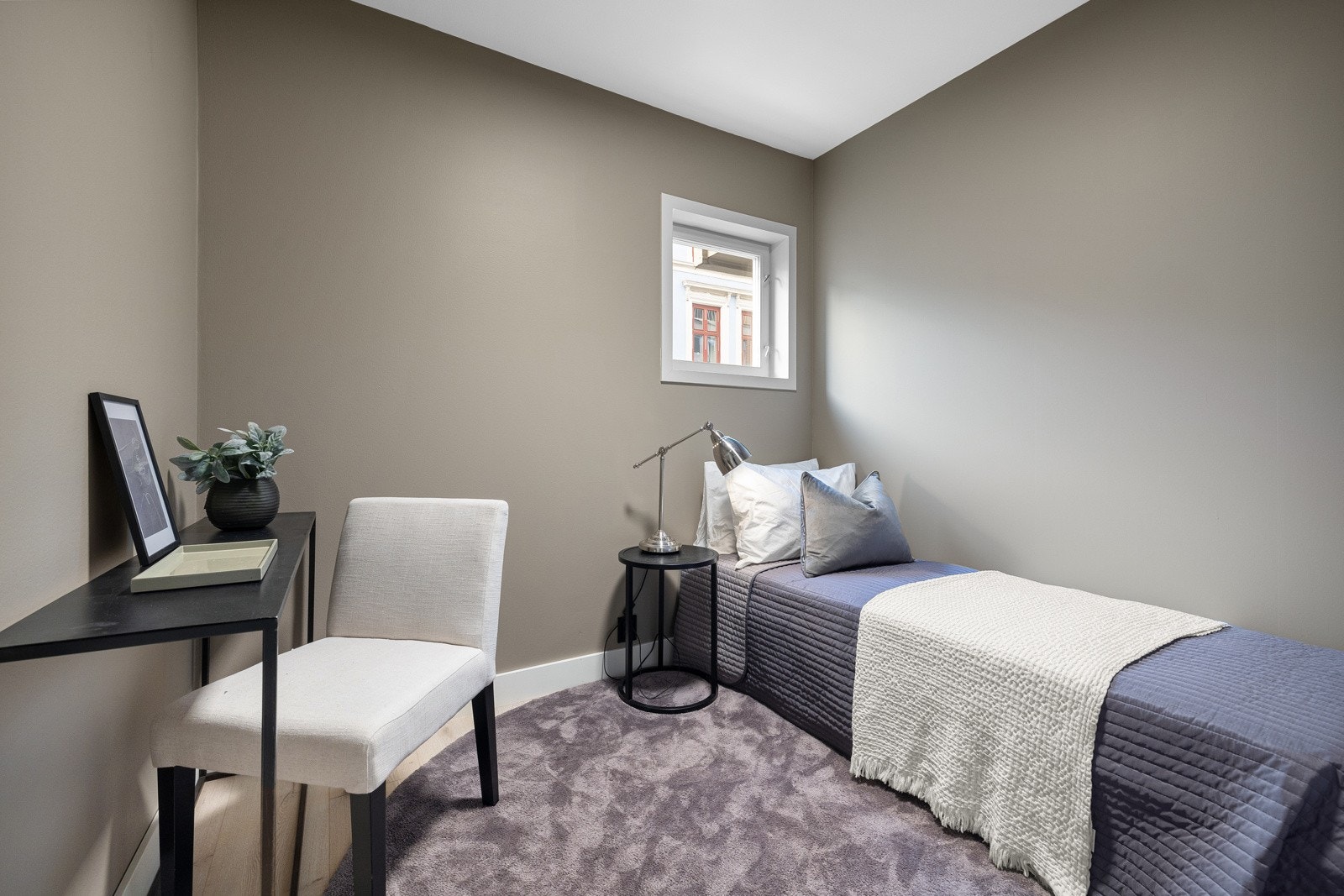 Sovealkove, også av god størrelse med plass til oppbevaringsløsning og dobbeltseng. Galleribilde