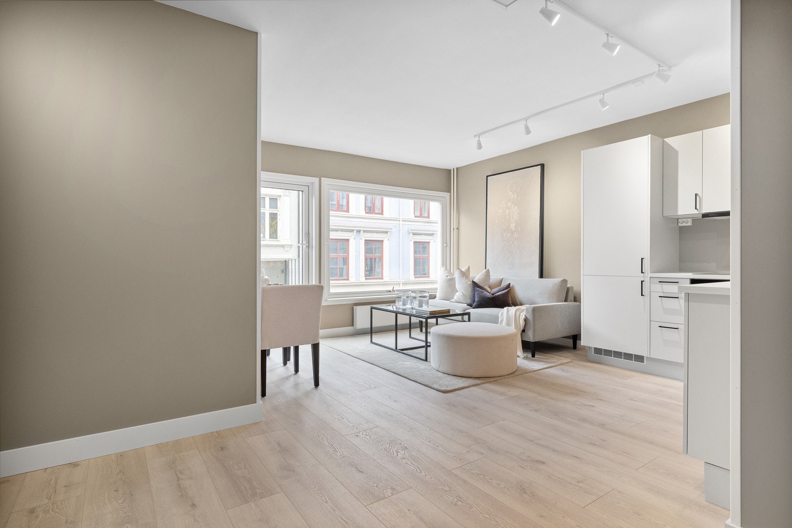 Flott 1-stavs gulv som er gjennomgående i samtlige oppholdsrom. Galleribilde