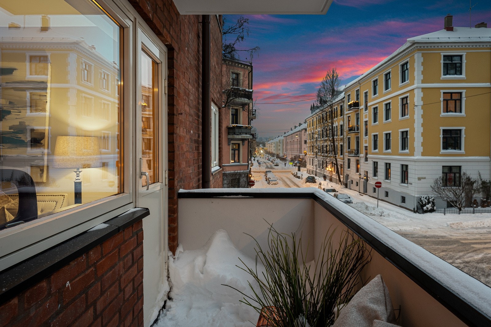 Fin plass til cafésett og morgen- og formiddagssol. Galleribilde
