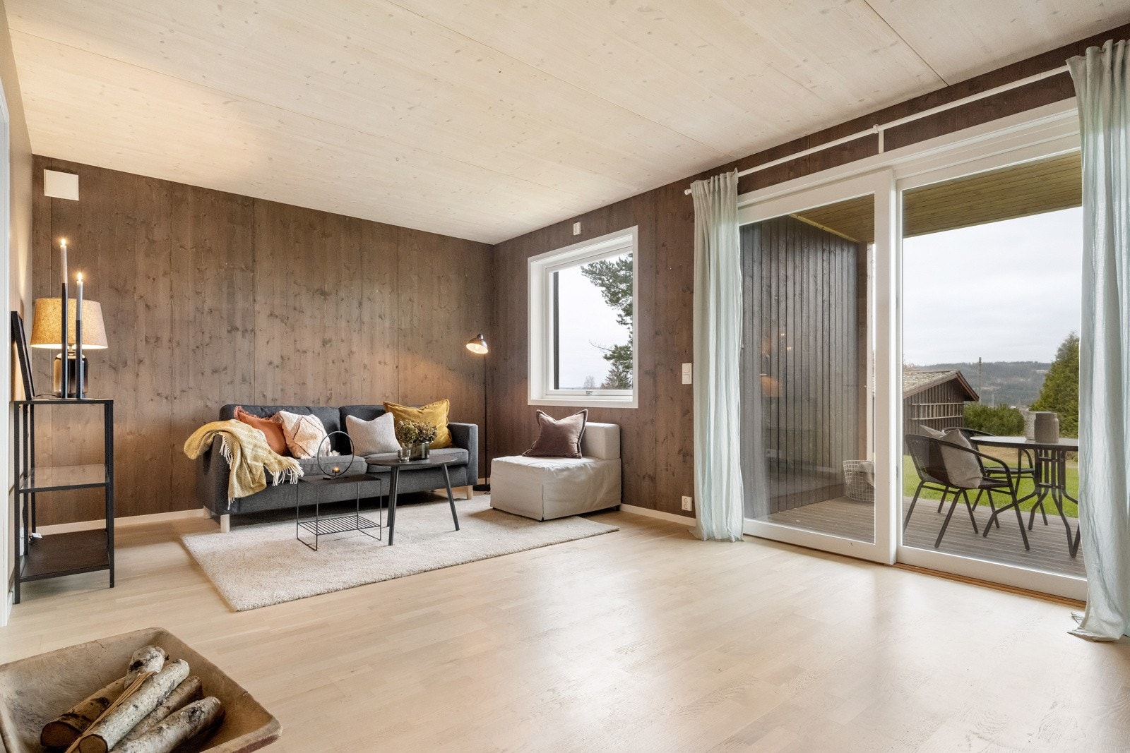 Godt med lys inn gjennom store glassflater. Galleribilde