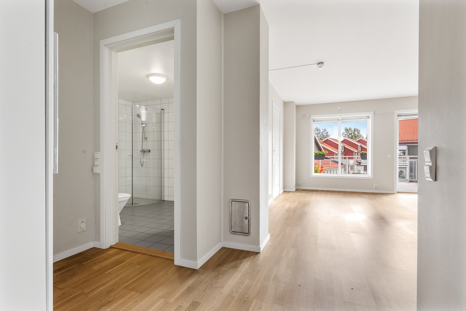 Fra entréen kommer du videre inn til stuen. Galleribilde