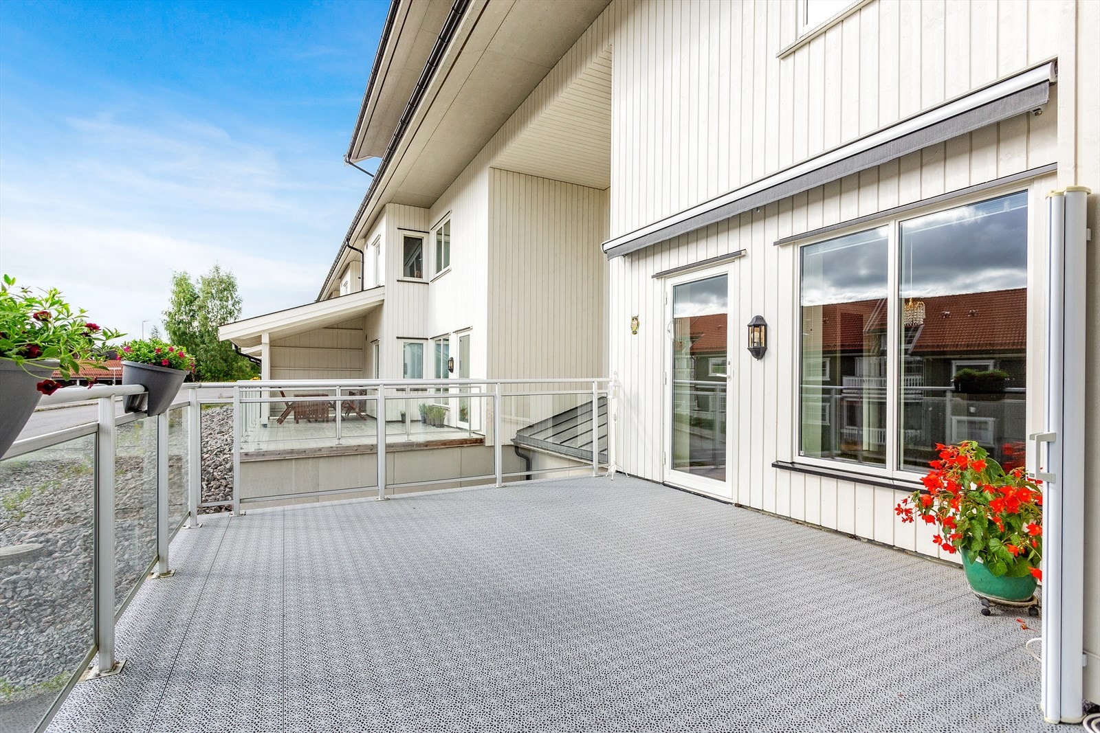 Terrassen er på hele 27 kvm. Galleribilde