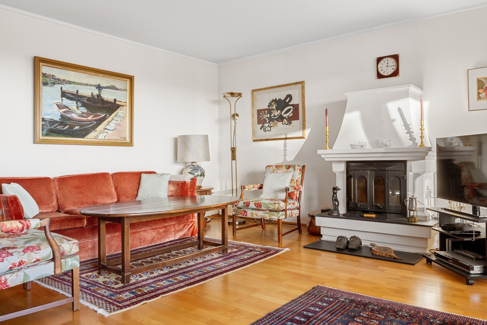 En murt peisinnsats sørger for ekstra varme og hygge i stuen. Galleribilde