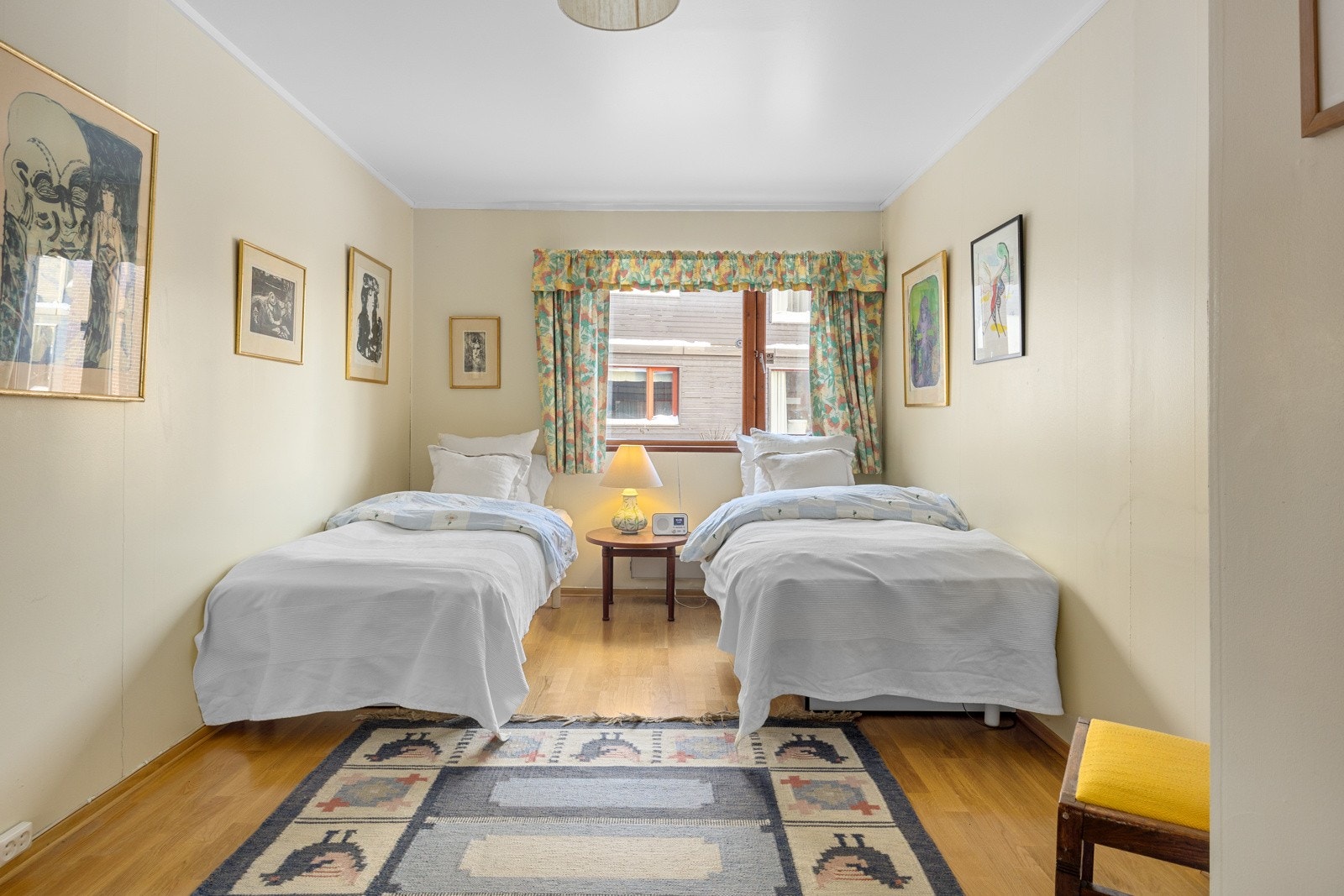 Leiligheten har noe behov for modernisering, men potensialet er stort og her kan man virkelig skape drømmehjemmet. Galleribilde