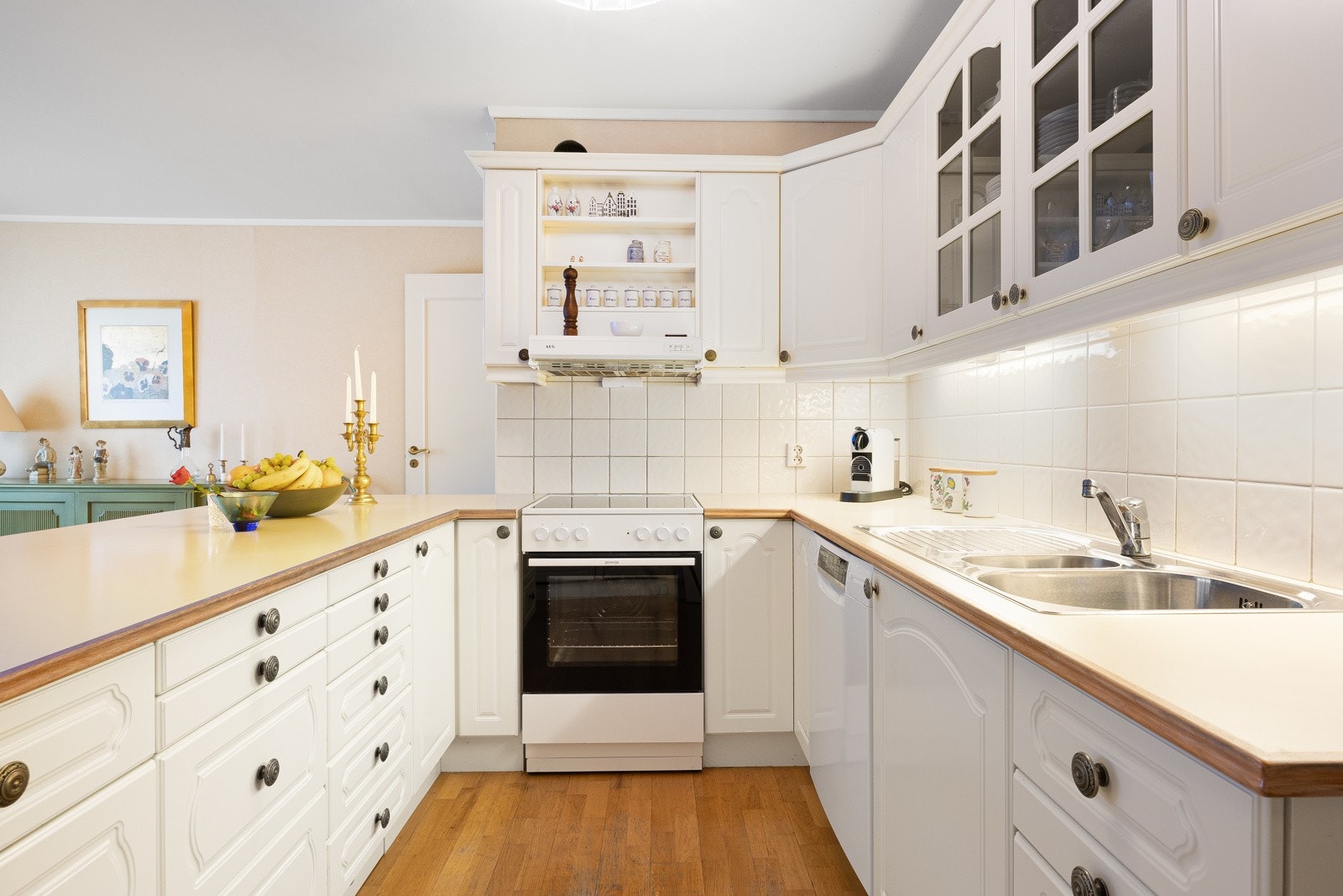 Dagens løsning har godt med skap- og benkeplass. Galleribilde