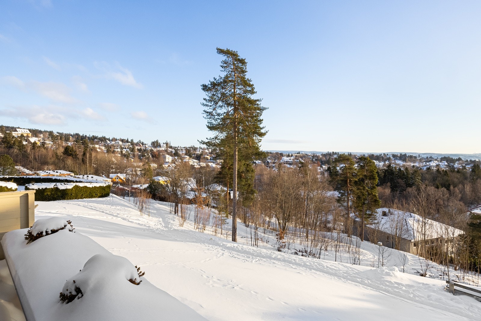 Her bor man i et svært attraktivt område, like ved dagligvare, Gressbanen, barneskole og flotte turmuligheter. Galleribilde