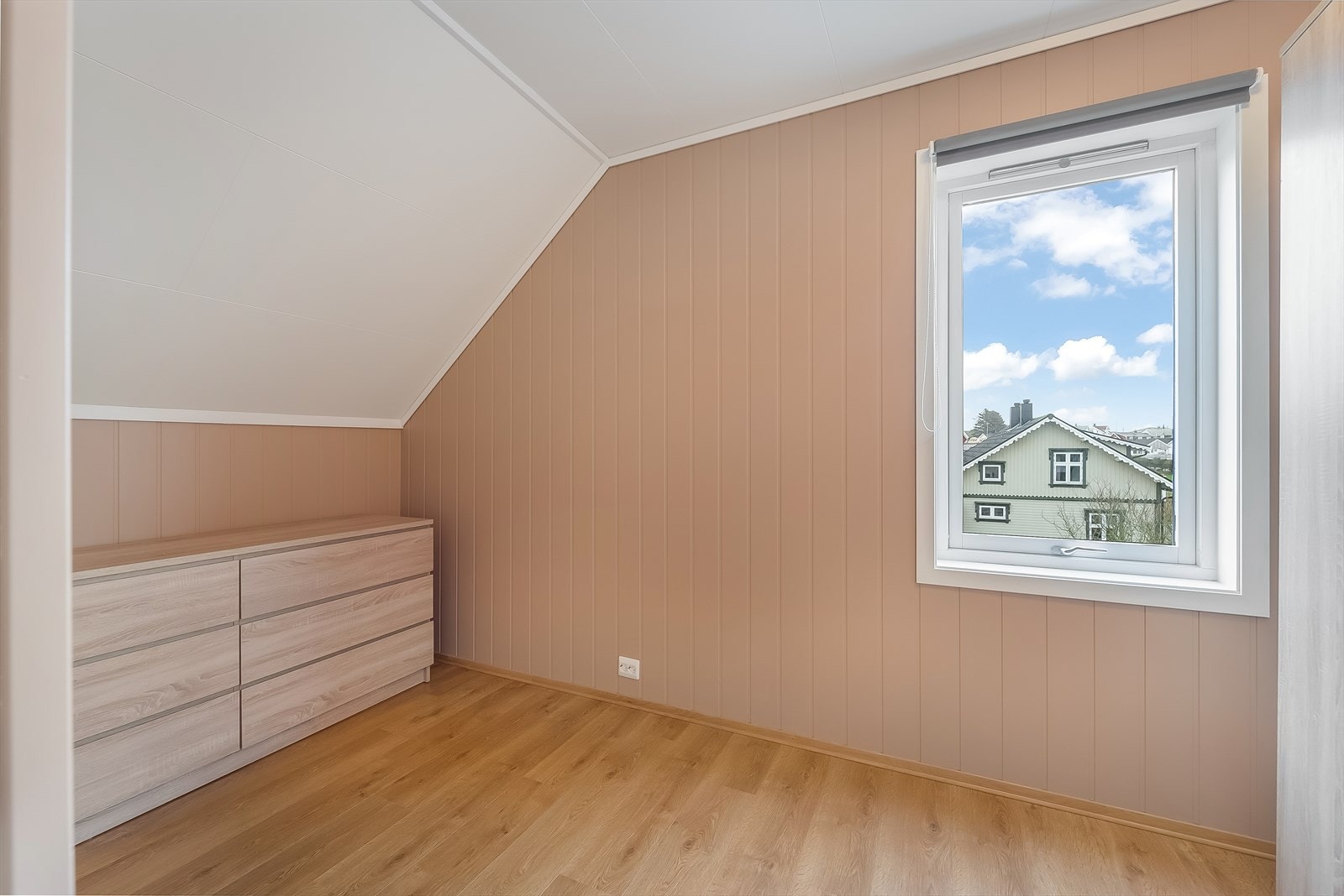 Soverom 1 av 3 på loftet. Galleribilde