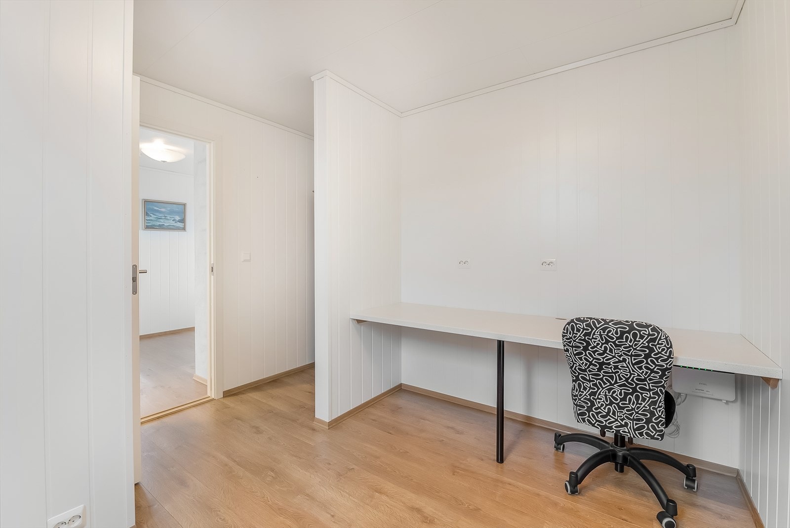 Tv-stue/kontor i loftsetasjen. Galleribilde