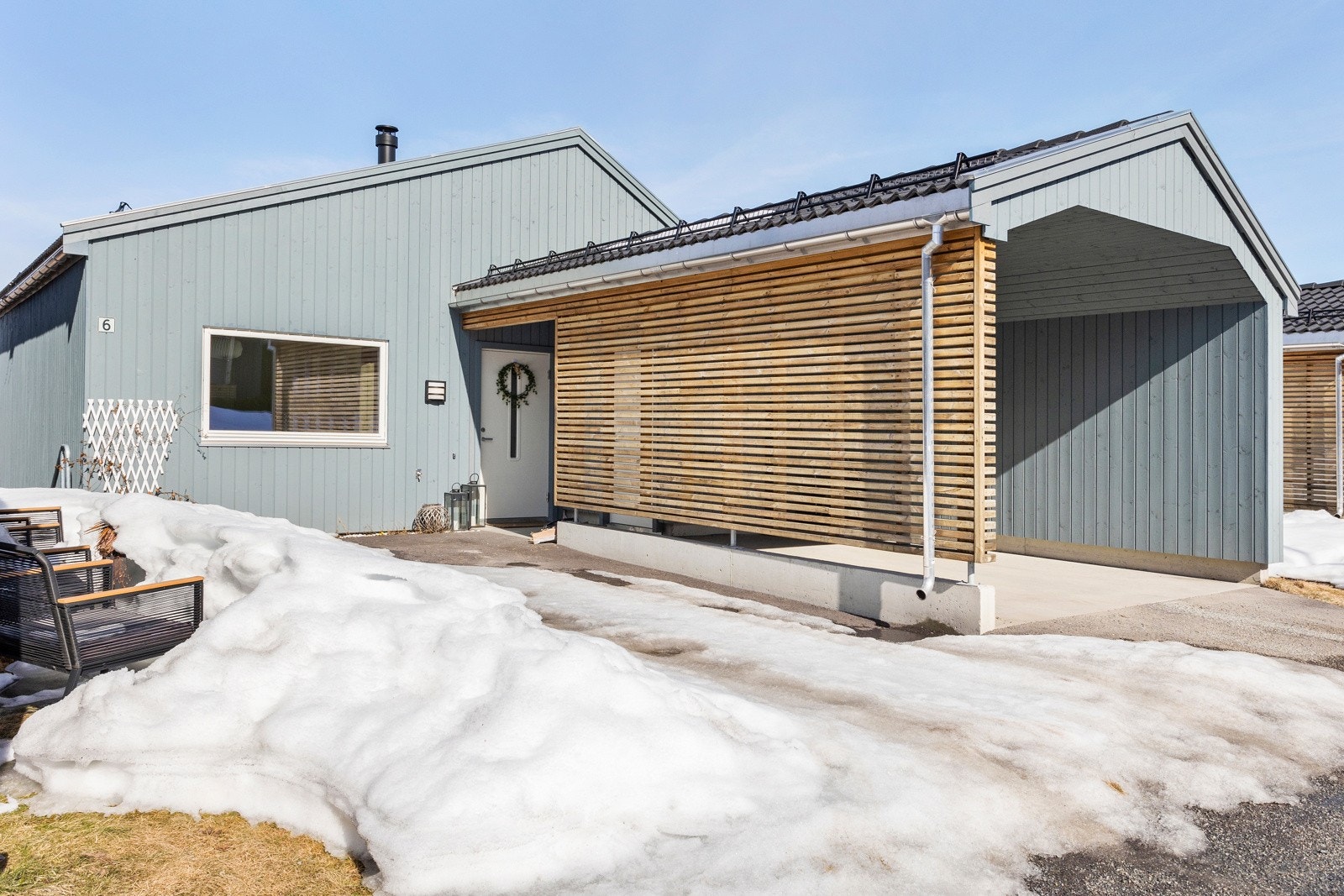 Fasade og carport Galleribilde