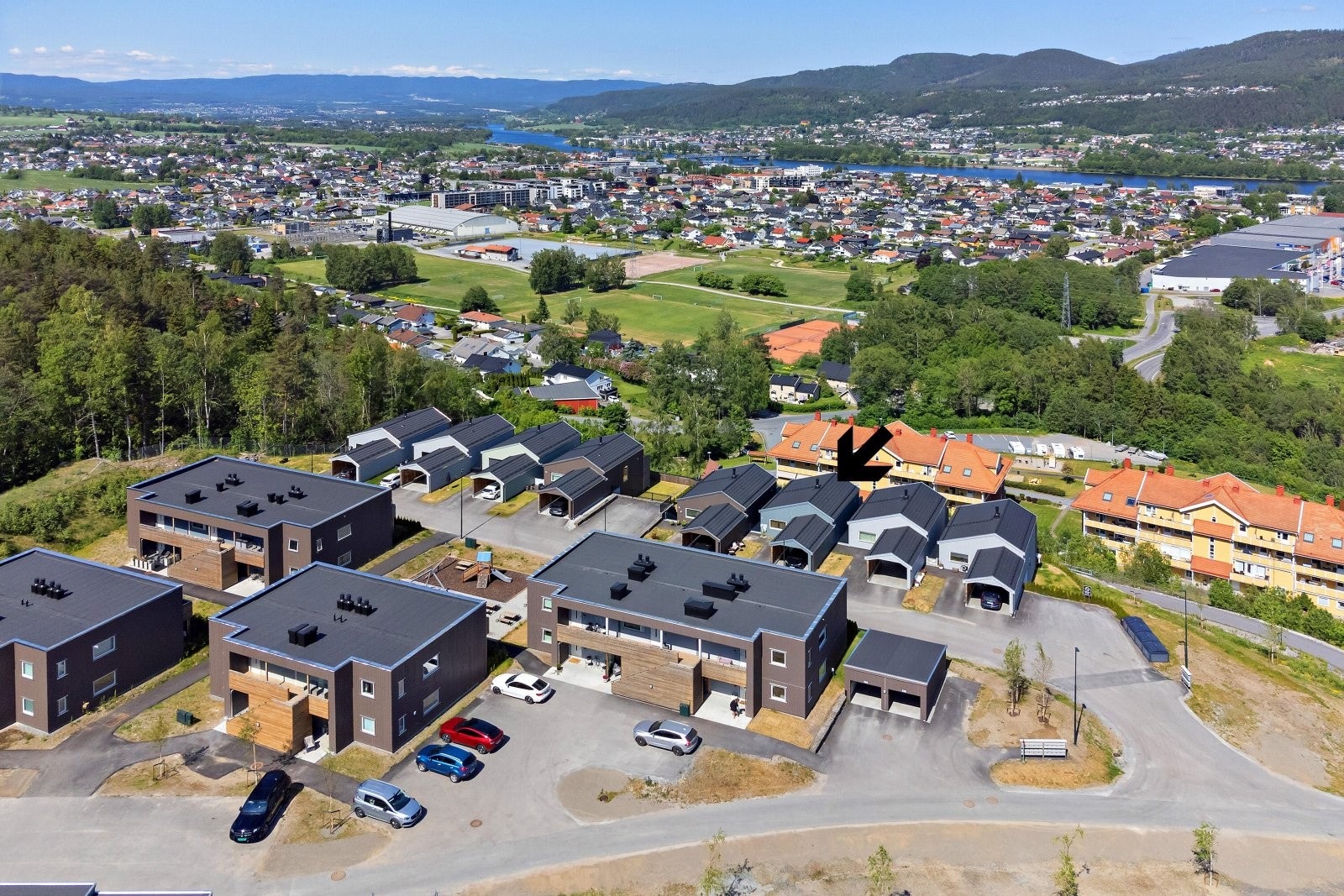 Dronefoto av område Galleribilde