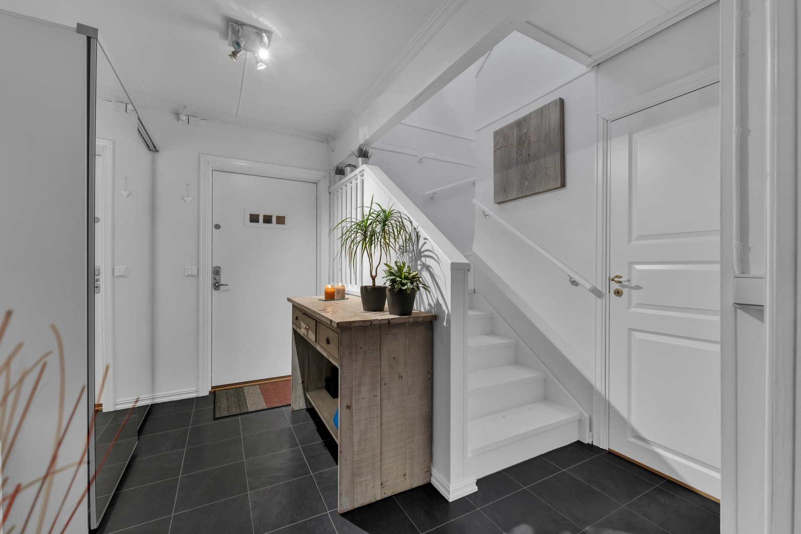 Denne trappen tar deg opp til leilighetens 2 etasje. Galleribilde