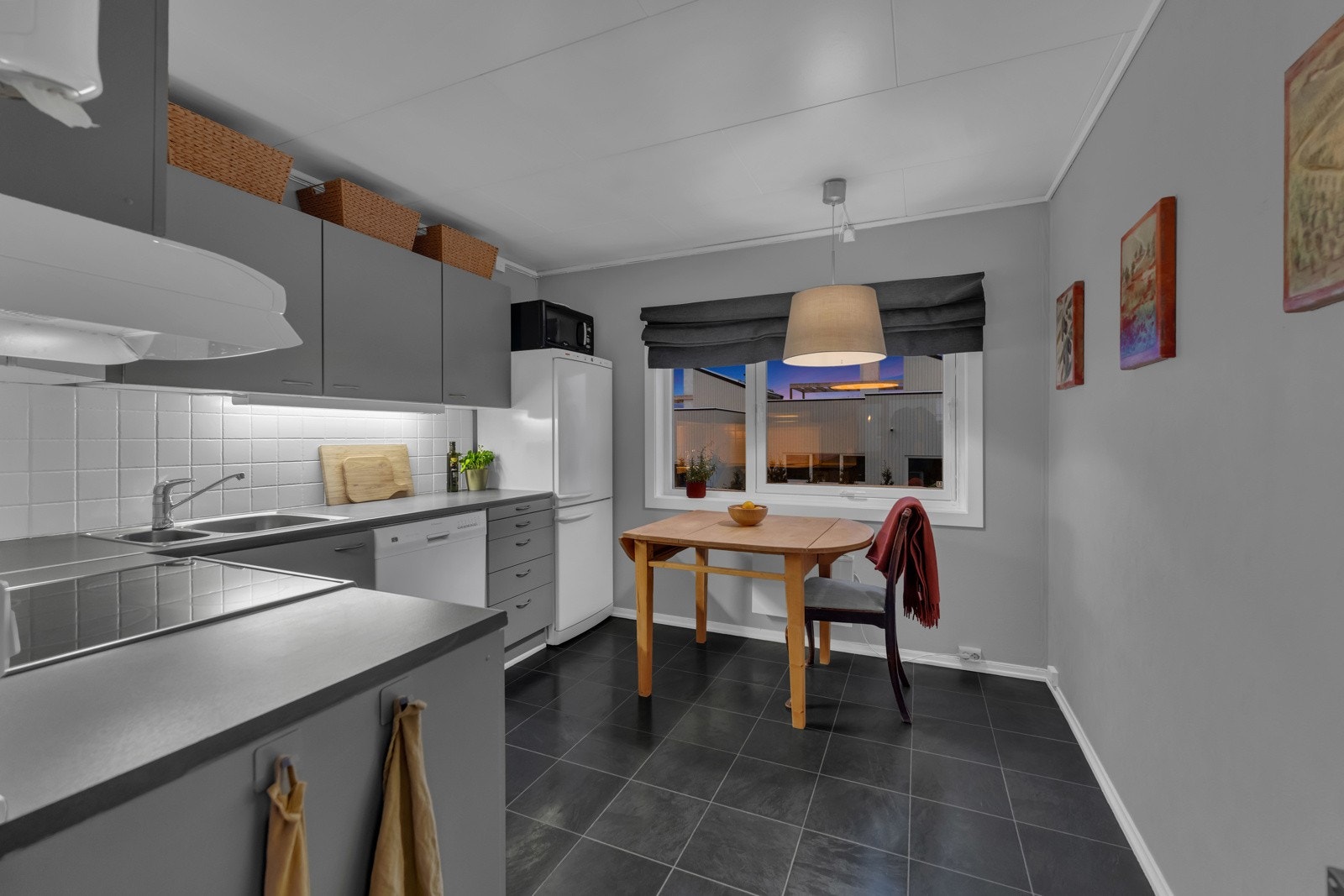Du kan innrede med et lite spisebord på kjøkkenet hvor du kan nyte frokosten. Galleribilde