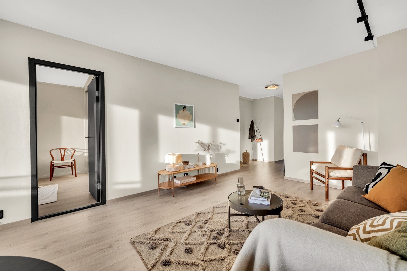 Den gode romløsningen gir deg mulighet til å innrede stue m/ spisebord, og spisestue i egen sone. Galleribilde