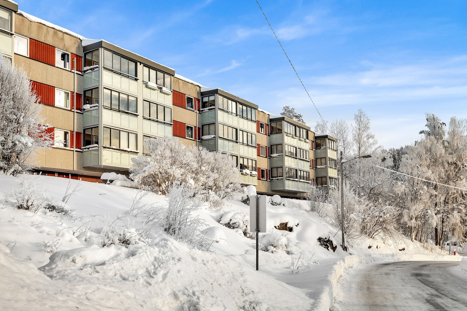 I Tiurvegen bor du i et rolig og barnevennlig nabolag, rett ved marka! Galleribilde