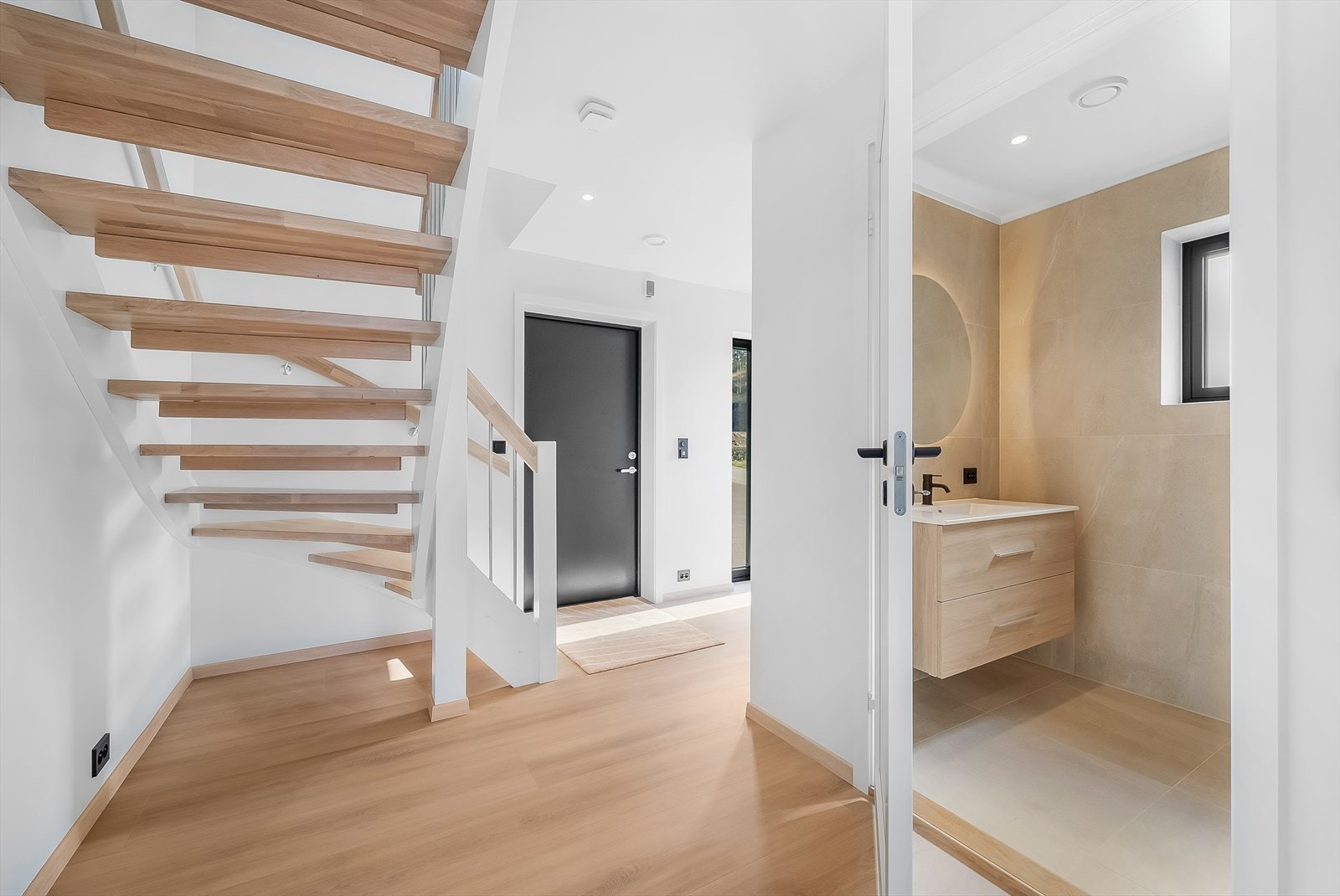 Entré med avkledningsplass. Galleribilde