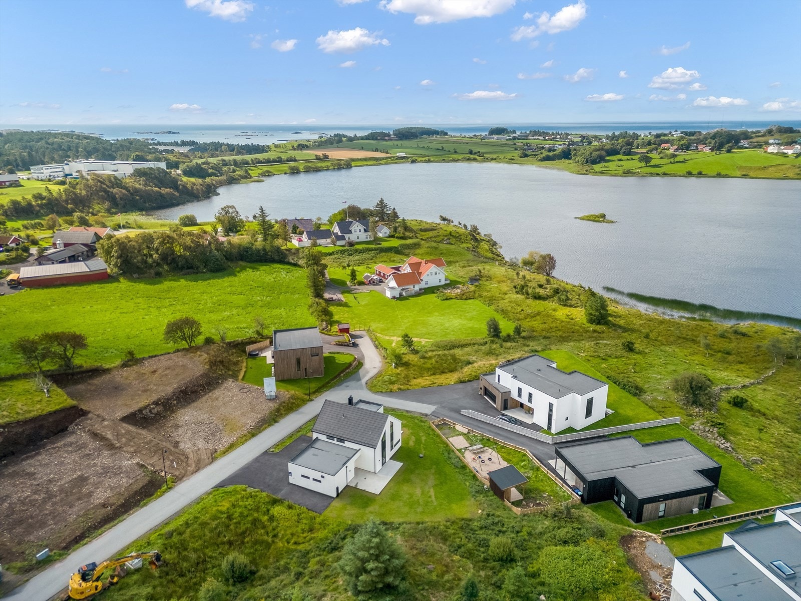 Boligen ligger fint plassert i fremste del av feltet Galleribilde