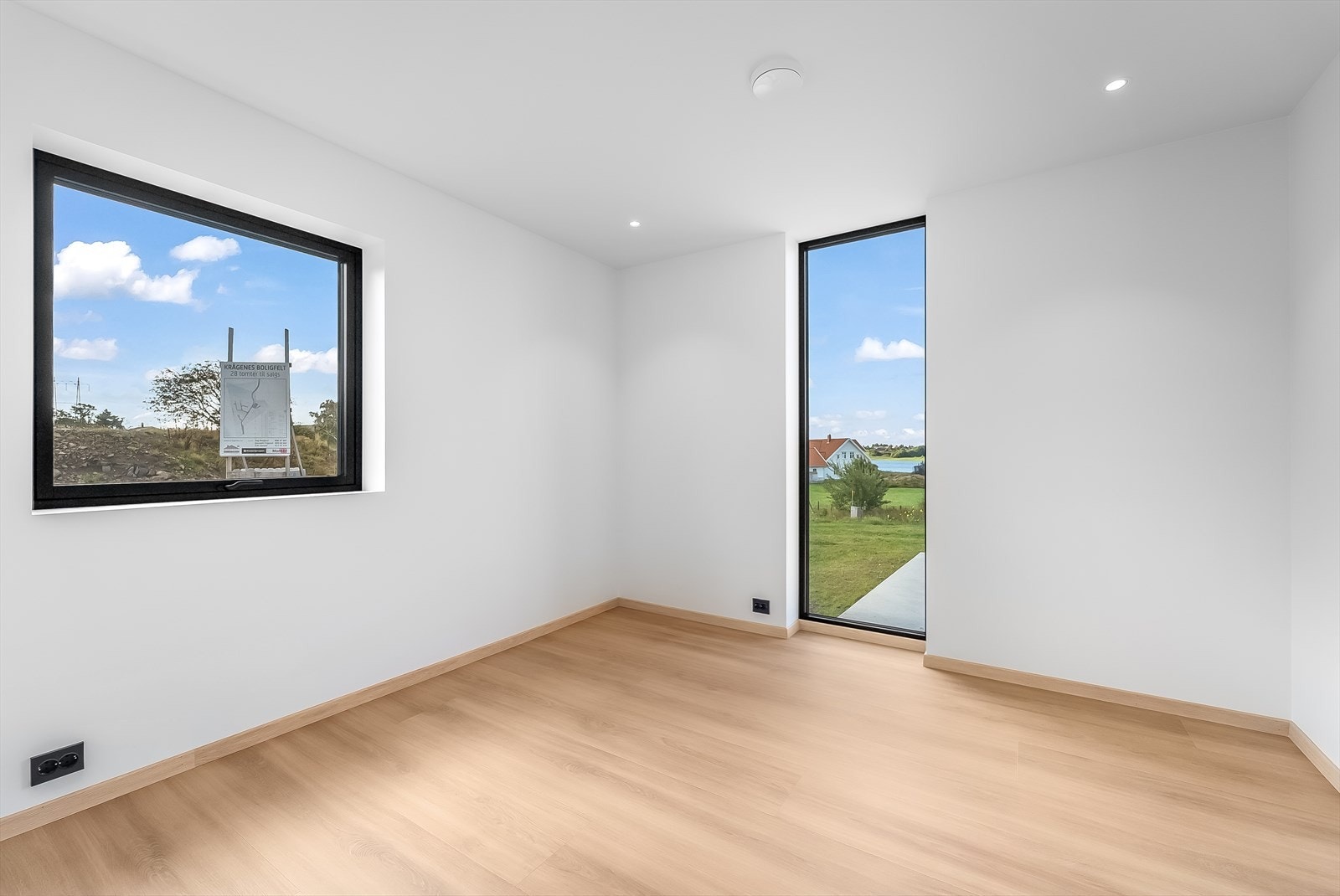 Soverom nr 1 av 4. Ett av soverommene ligger i boligens 1. etasje. Galleribilde