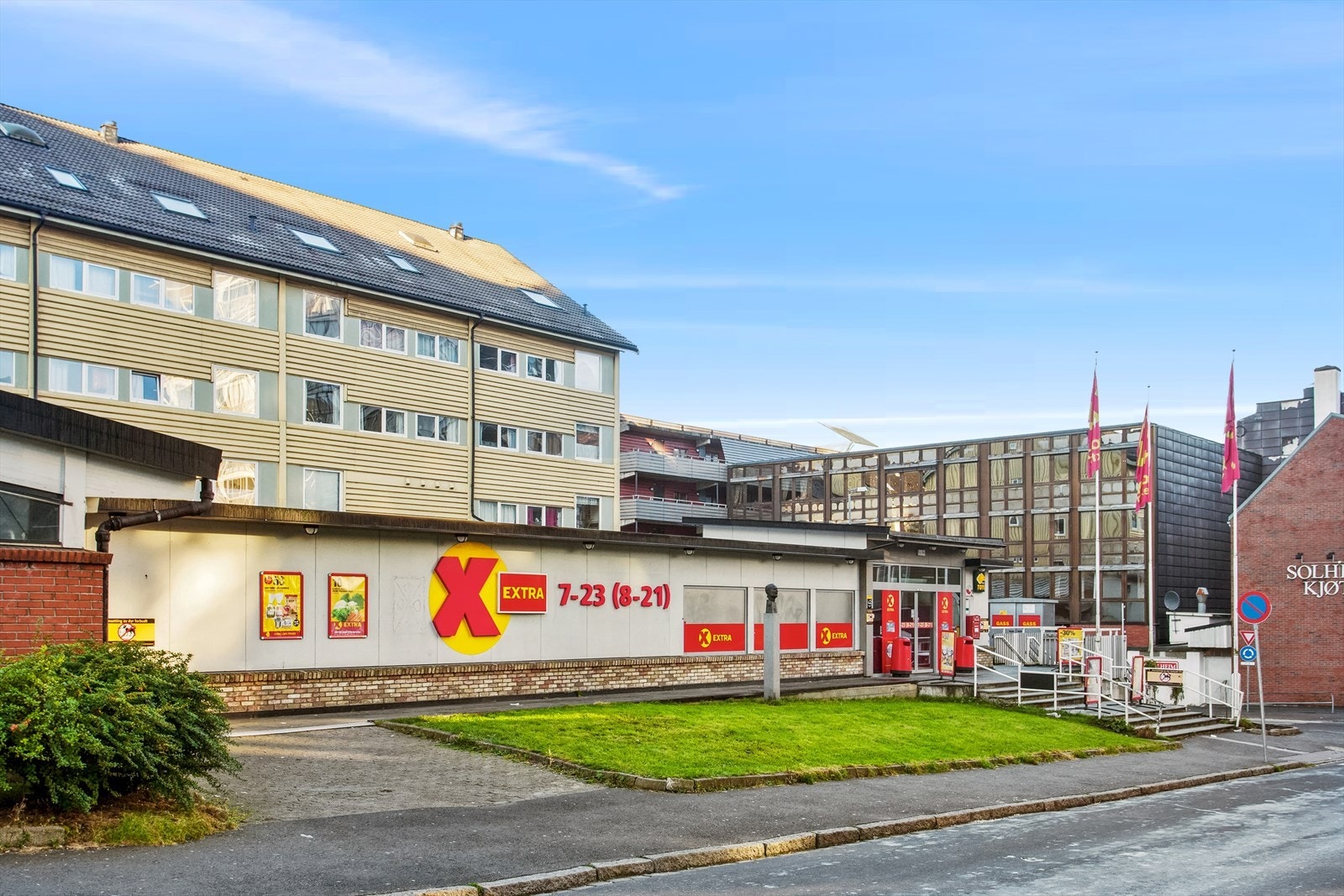 5 minutt til HVL og 2 minutt bybanestopp. 2 min. gåtur til
nærmeste dagligvare. Galleribilde