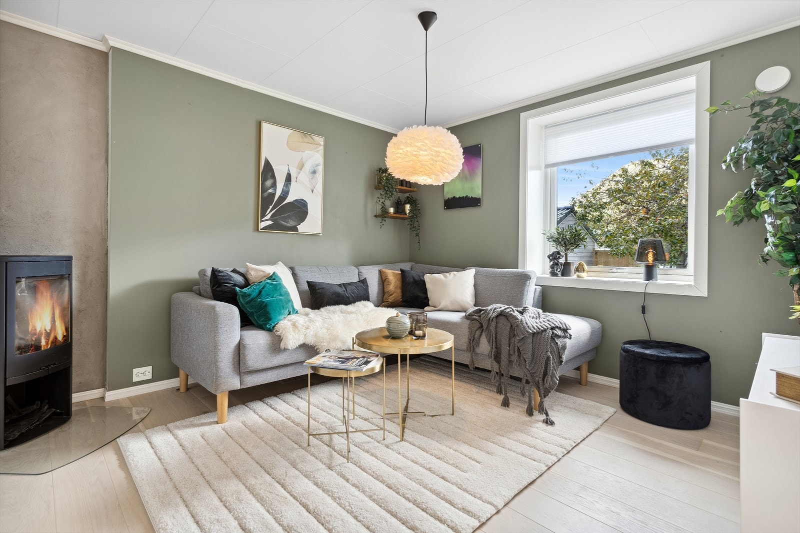 Velkommen til Solheimsgaten 57 presenetert av Cecilie van der Heide for DNB Eiendom. Galleribilde