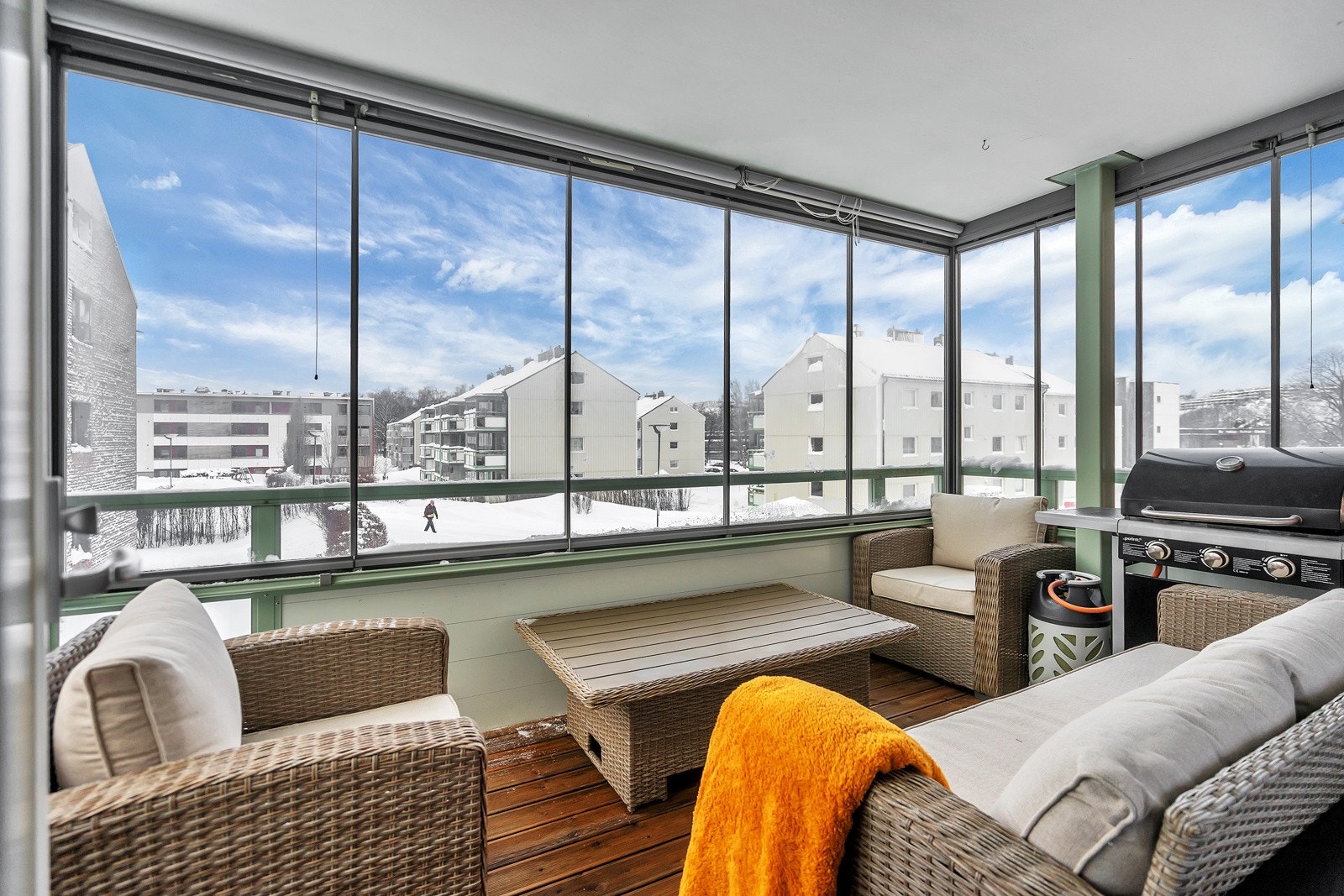 Balkongen er vestvendt og har meget gode solforhold Galleribilde