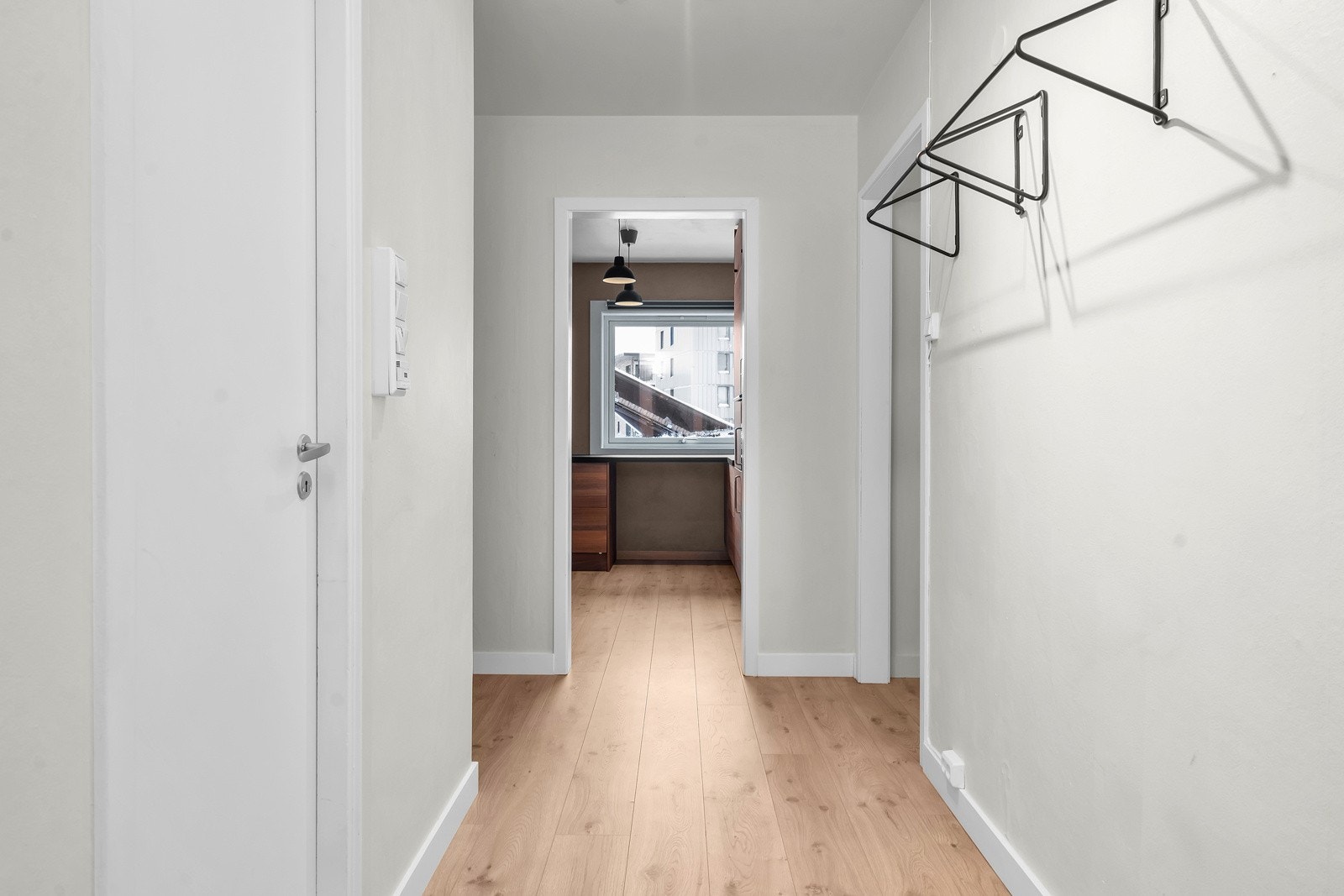 Gang med plass til oppbevaring av ytterklær og sko Galleribilde