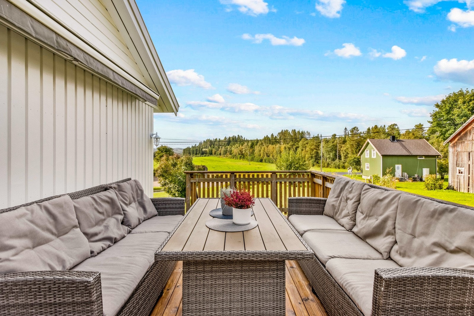 Landlig og idyllisk nabolag Galleribilde