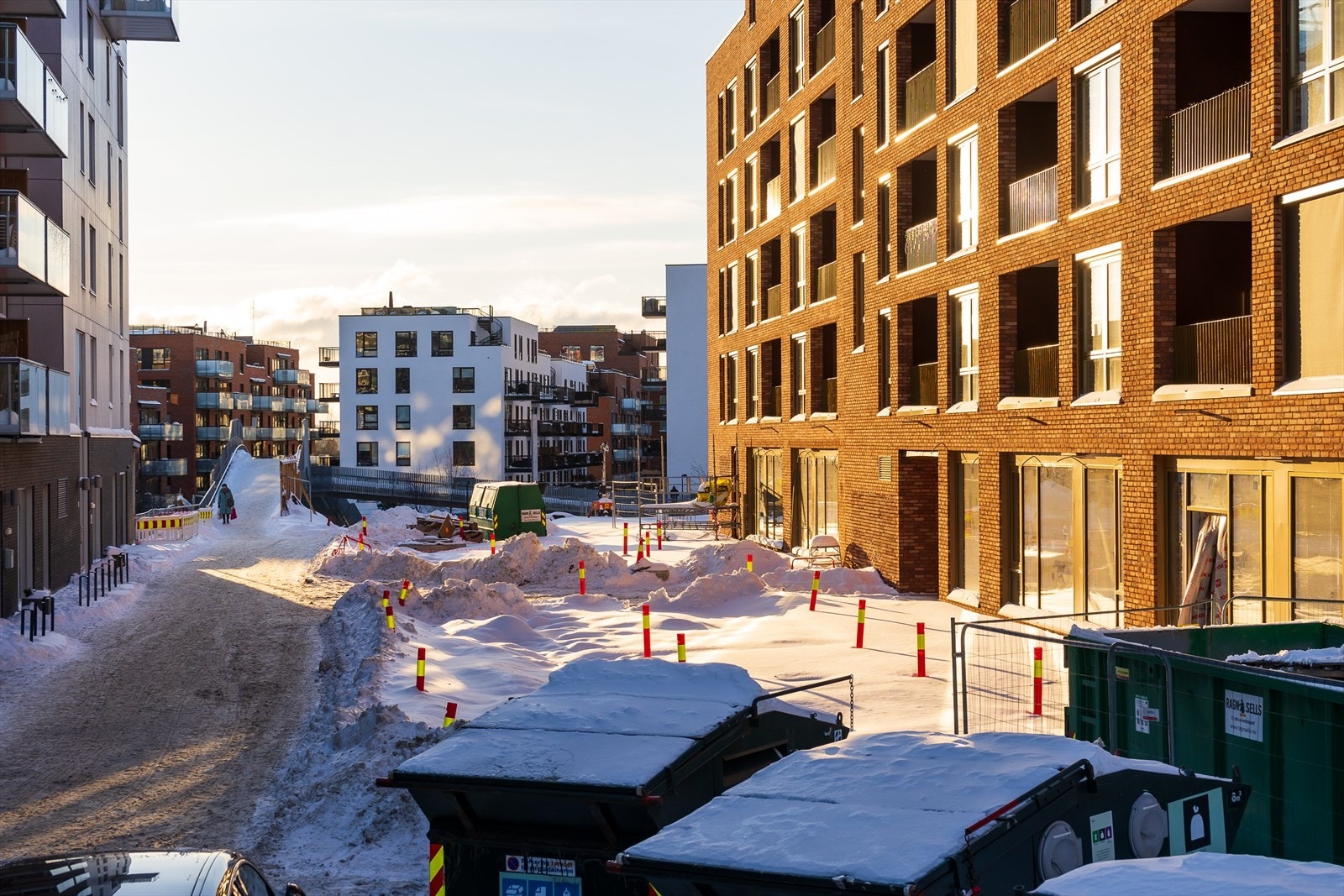 Som et tiltak for å fremme bærekraftig transport, inkluderer prosjektet en ny sykkelsti med tilhørende fortau langs Alnabanen Galleribilde