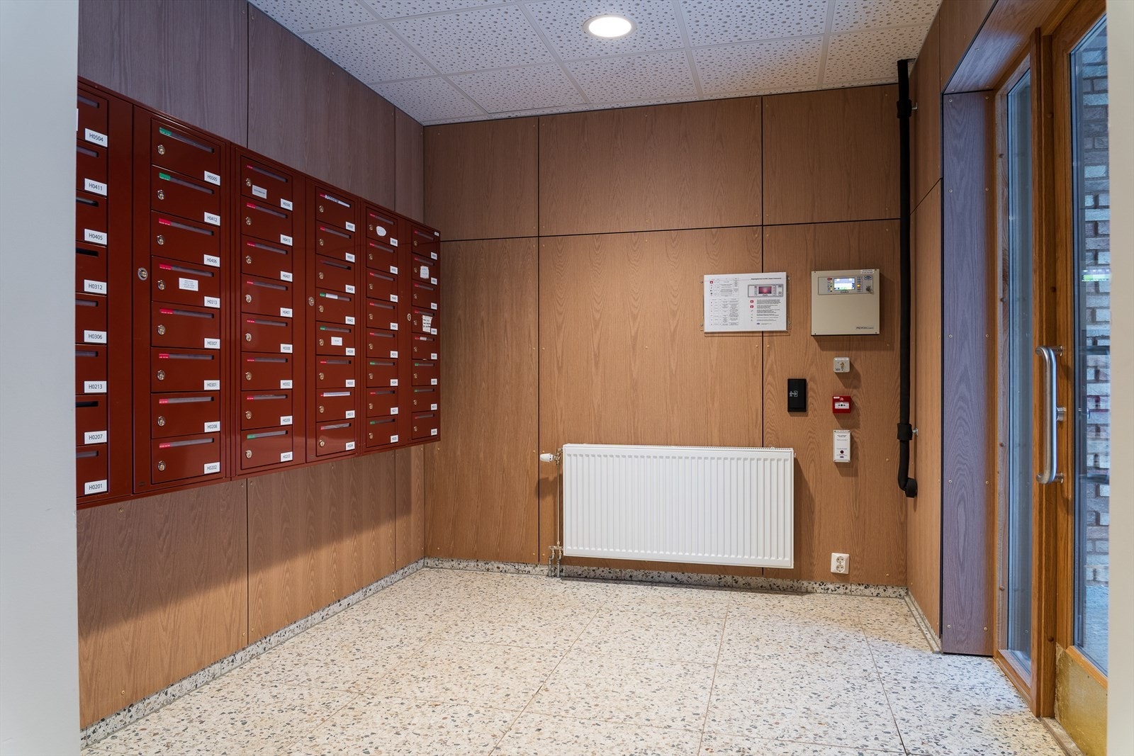 Lekkert inngangsparti som gir et solid førsteinntrykk Galleribilde