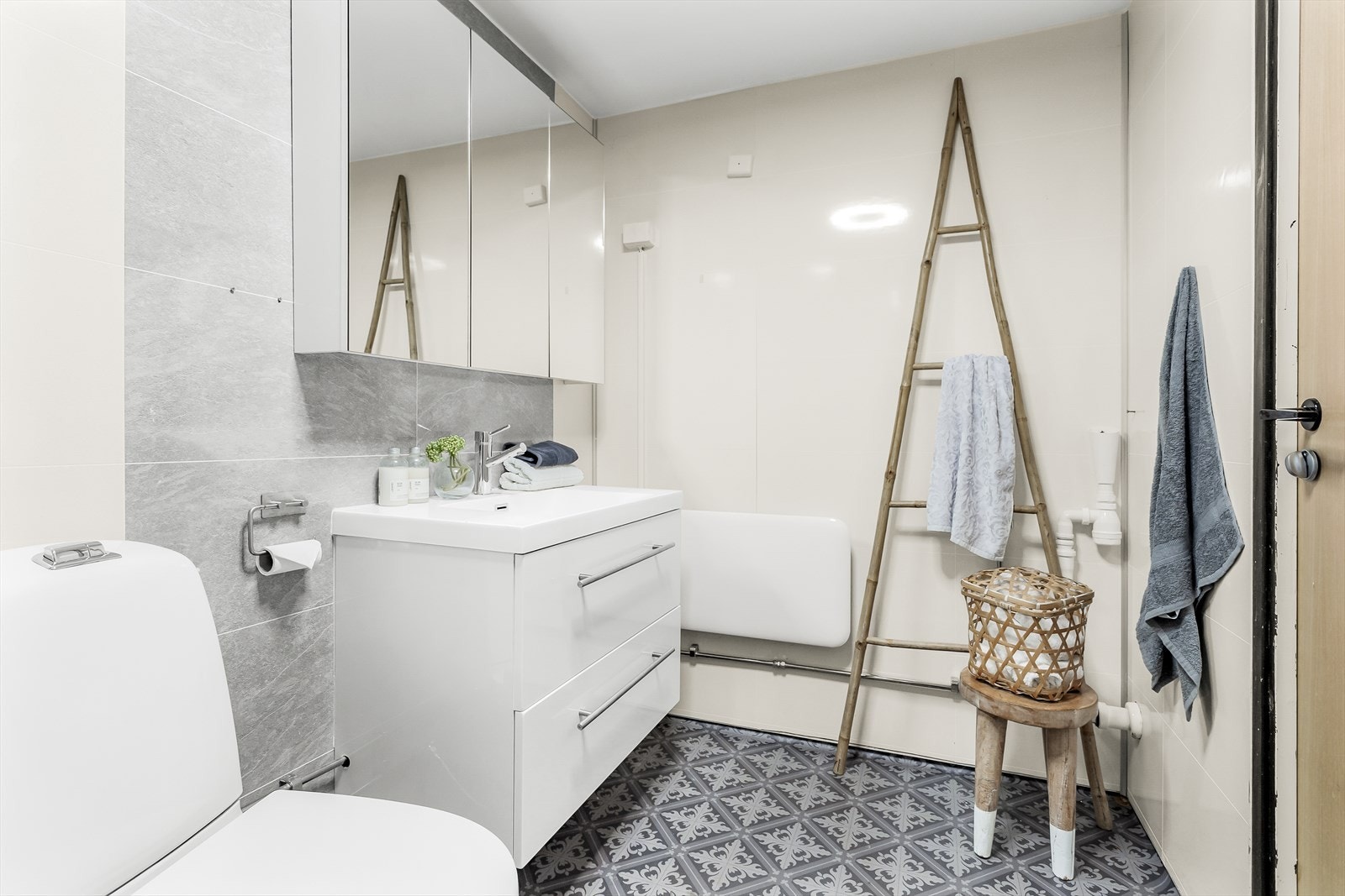 Opplegg til vaskemaskin og tørketrommel. Galleribilde