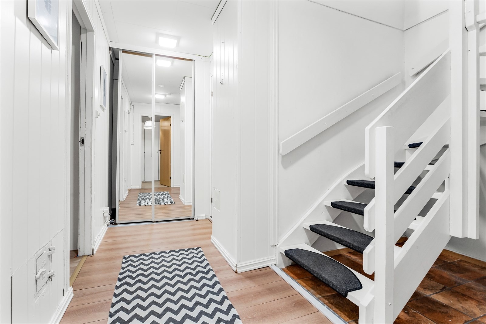 Mellomgang i u.etg. Galleribilde