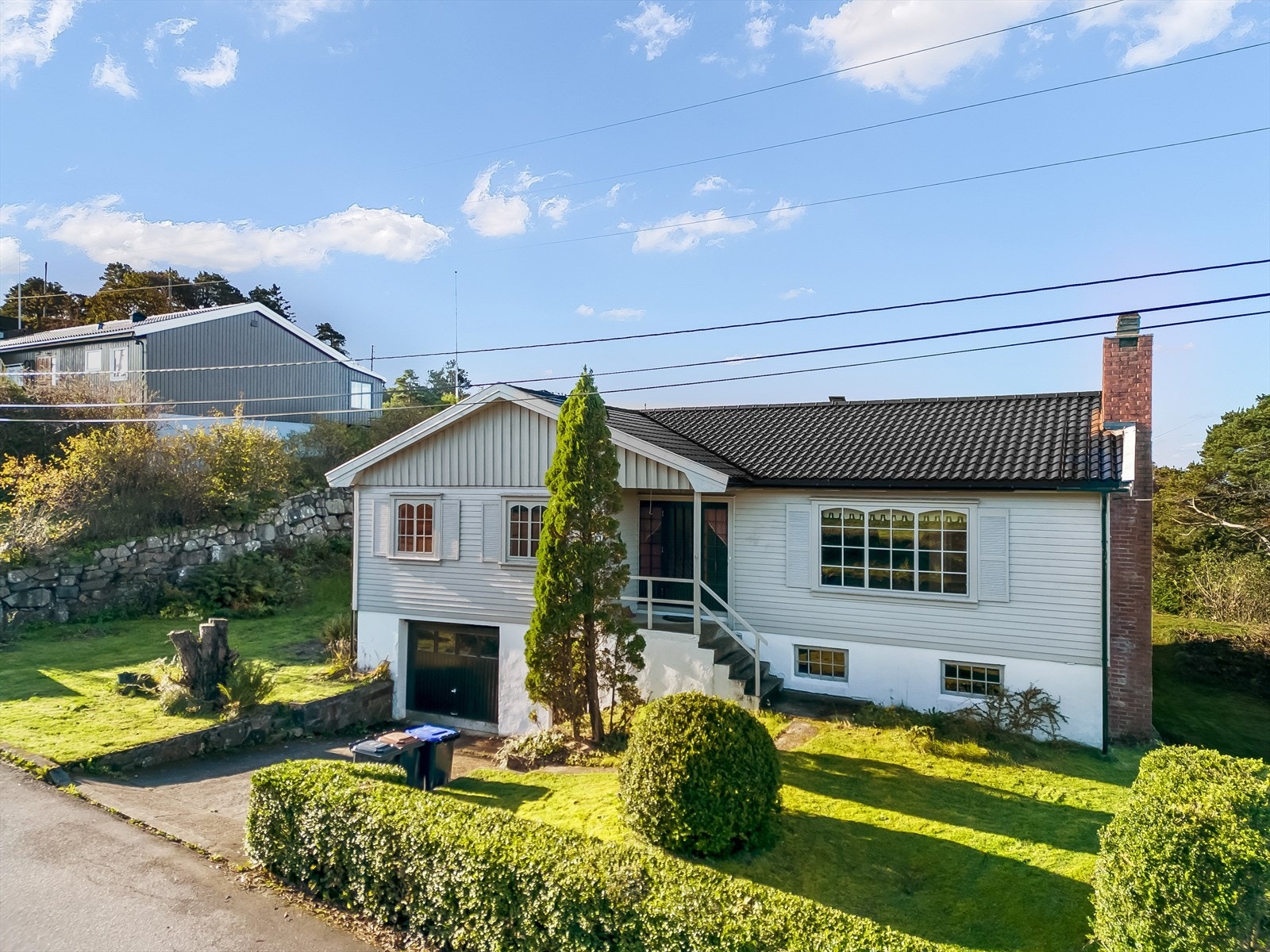Enebolig med potensiale på flott tomt Galleribilde