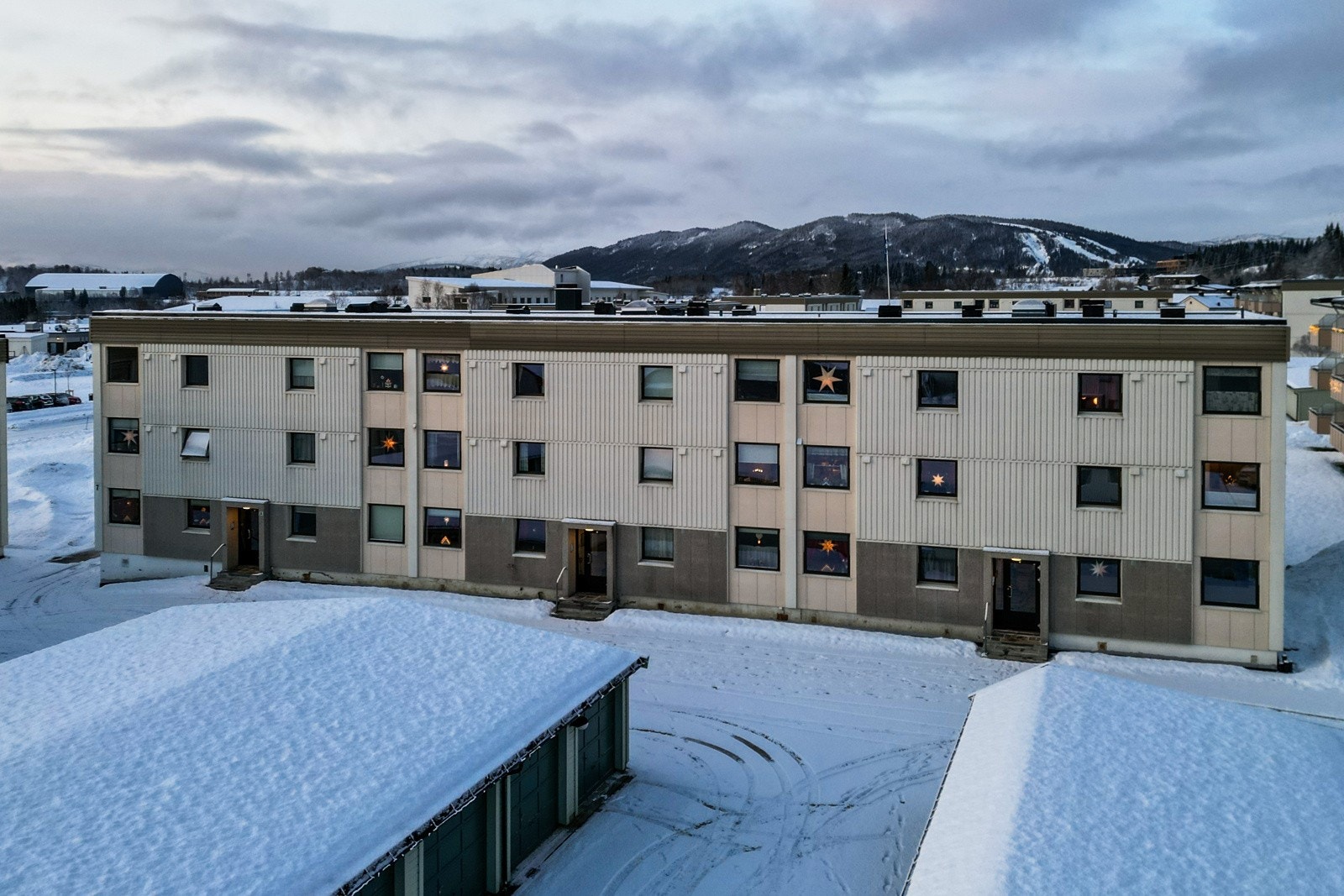 Drømmer du om en flott og lettstelt leilighet i et borettslag hvor "alt" er inkludert i kostnadene? Da er denne leiligheten noe for deg Galleribilde