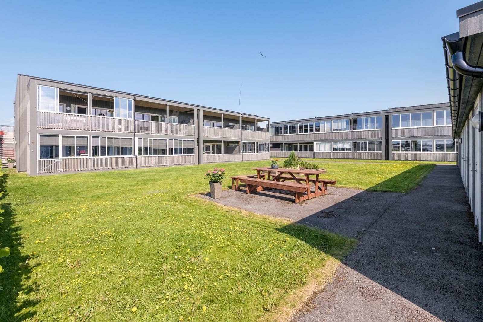 Flott 2-roms fra 2013, med sentral beliggenhet, romslig terrasse og sportsbod. Galleribilde