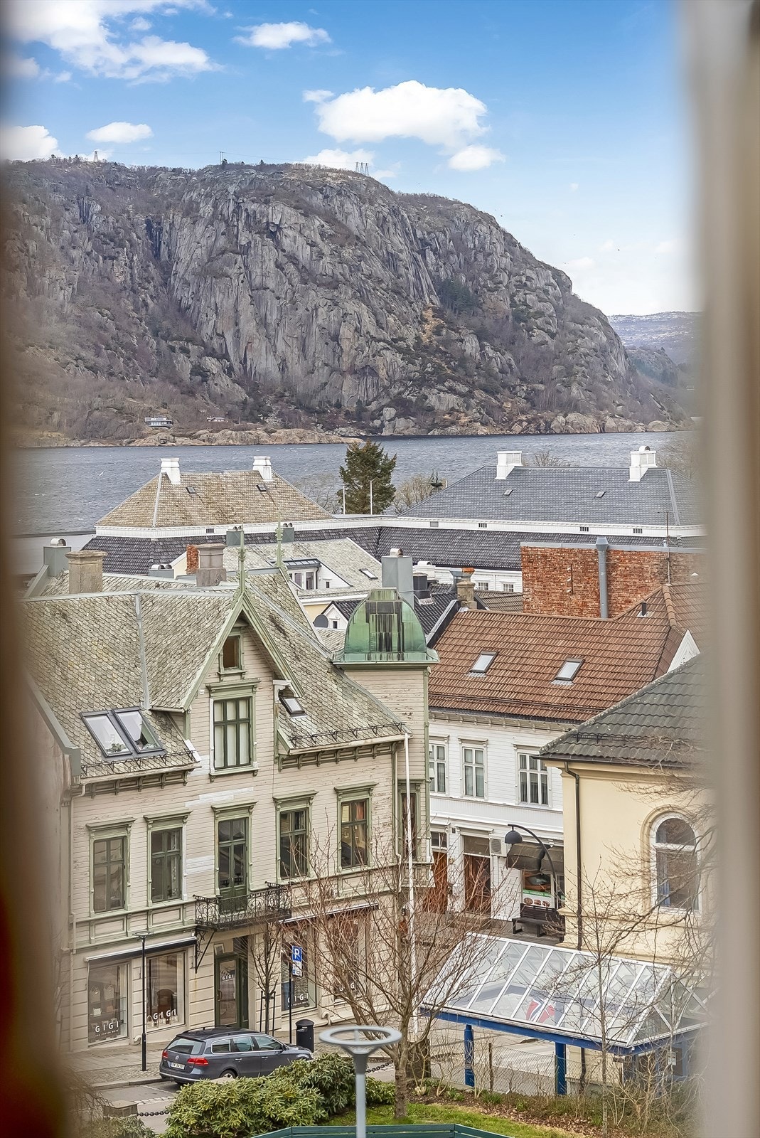 Utsikt sett fra spisestuen. Galleribilde
