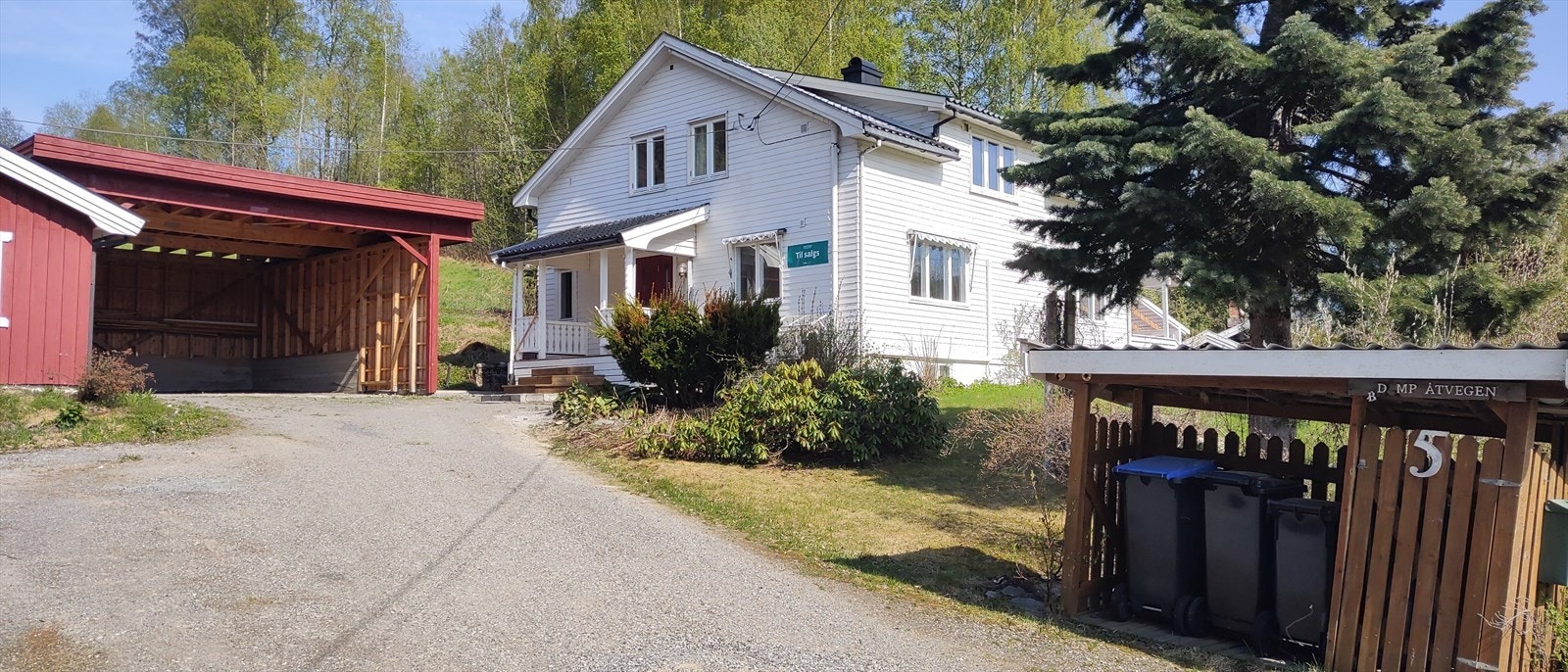 Et koselig hus med solrike uteområder. Galleribilde