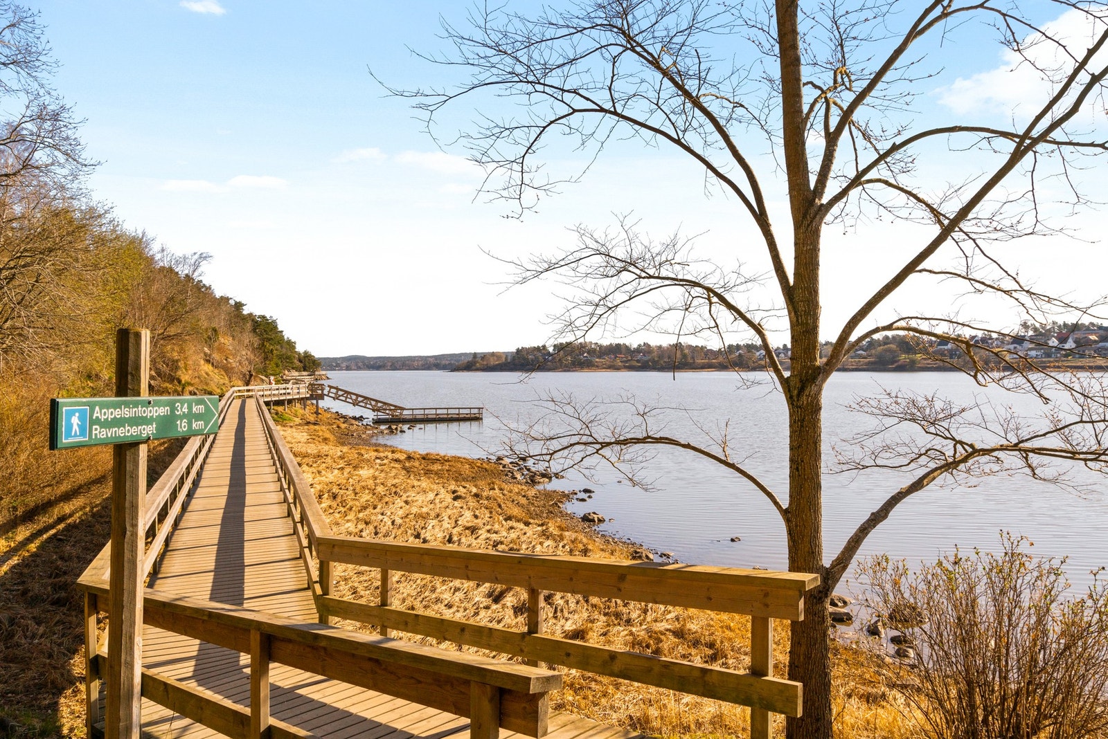 Kun en liten spasertur unna finner du Glengshølen. Her finner du blant annet bryggestien! Galleribilde