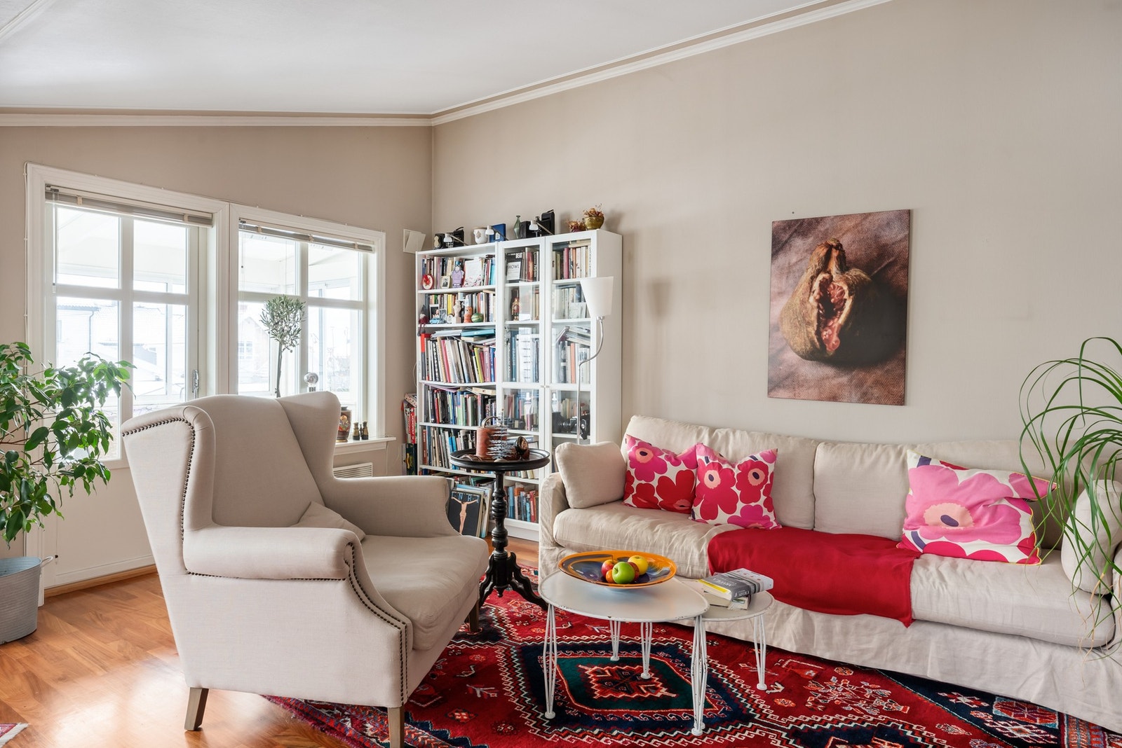 Slå deg ned med en god bok og nyt den hyggelige atmosfæren. Galleribilde