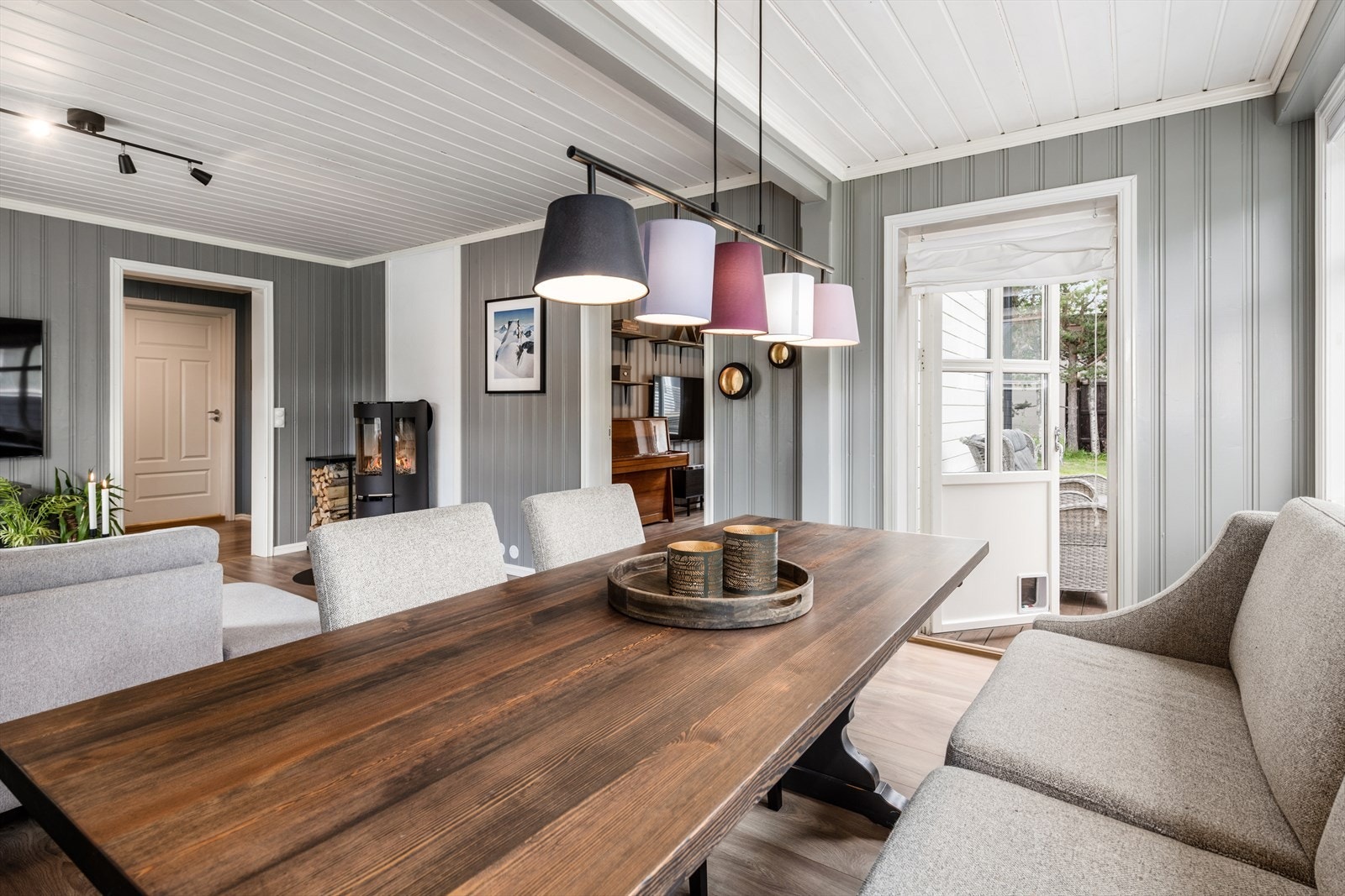 Spisestue med utgang til terrasse, 1.etasje Galleribilde