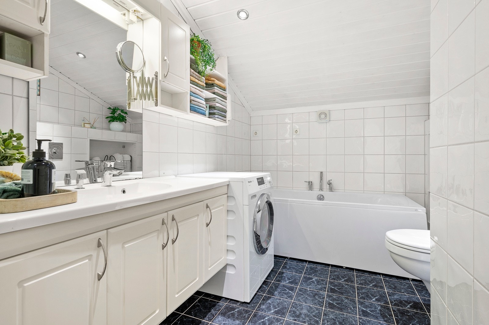 Badet oppe Galleribilde