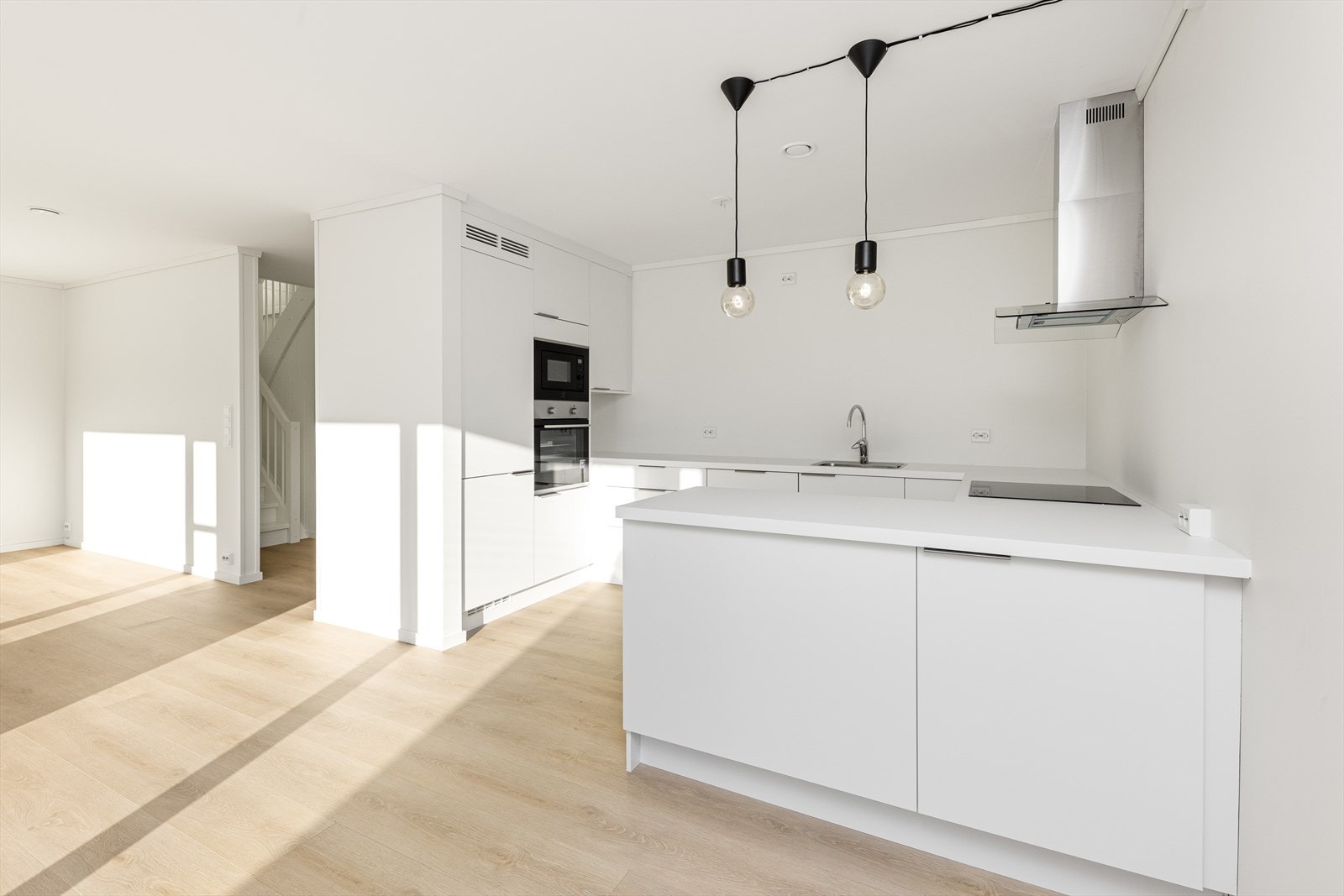 Stue med åpen kjøkkenløsning Galleribilde